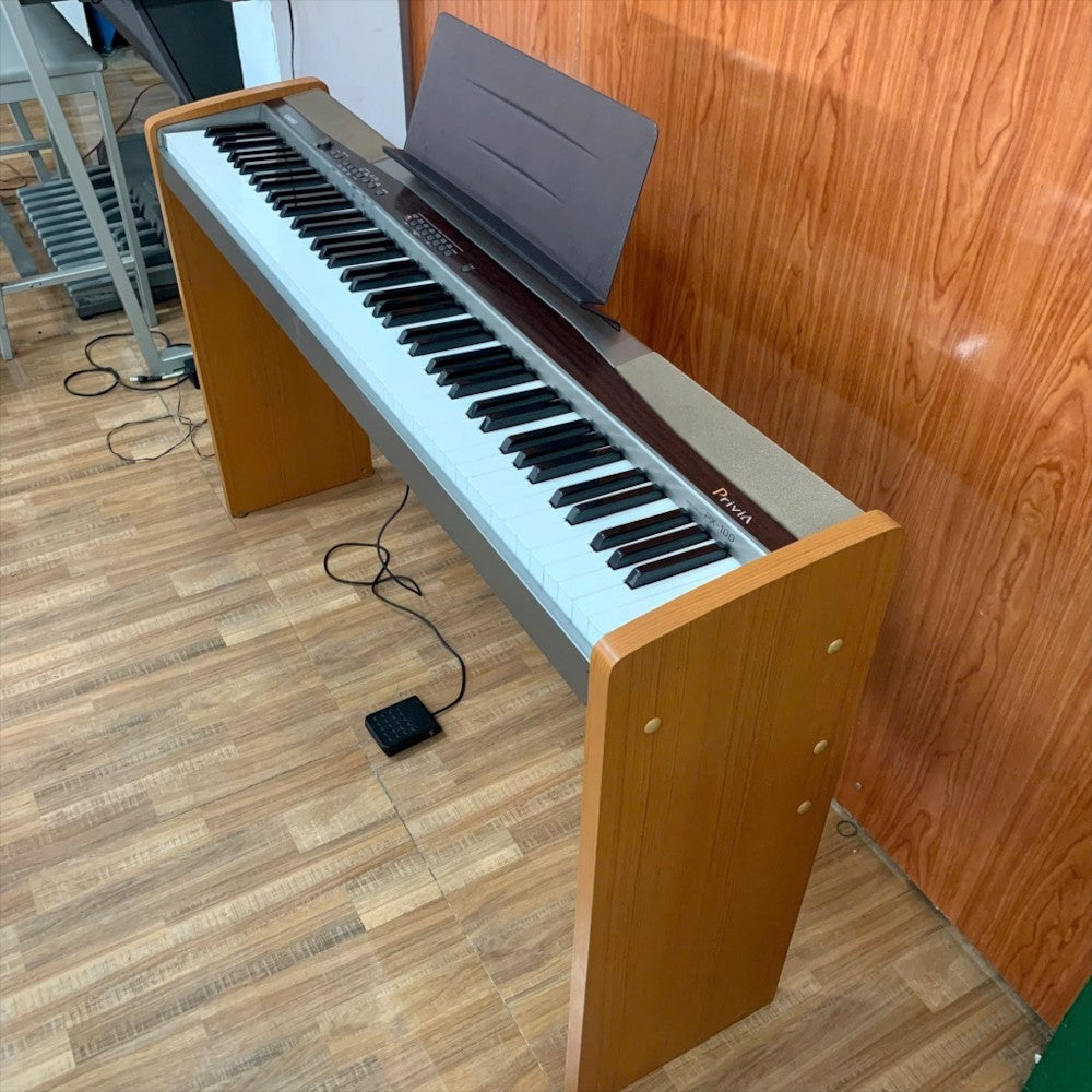 Đàn piano điện Casio PX100 tại TÂN NHẠC CỤ với thiết kế phím búa 88 phím, màu gỗ sang trọng và nhỏ gọn