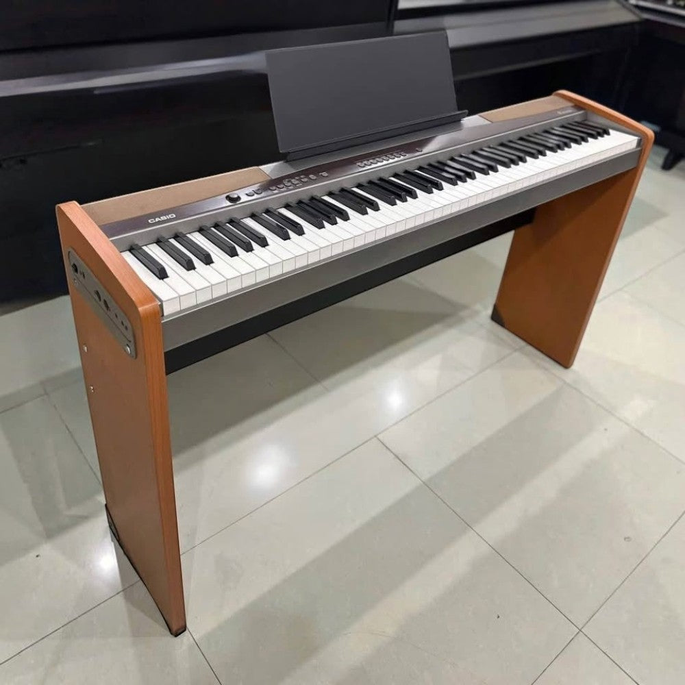 Đàn piano điện Casio PX100 tại TÂN NHẠC CỤ với thiết kế phím búa 88 phím, màu gỗ sang trọng và nhỏ gọn