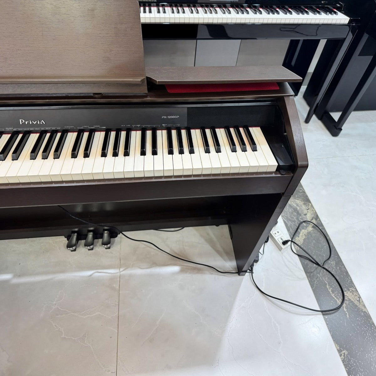 Đàn piano điện TÂN NHẠC CỤ Casio PX-1200GP dáng console màu nâu gỗ với bàn phím 88 phím búa và 3 pedal