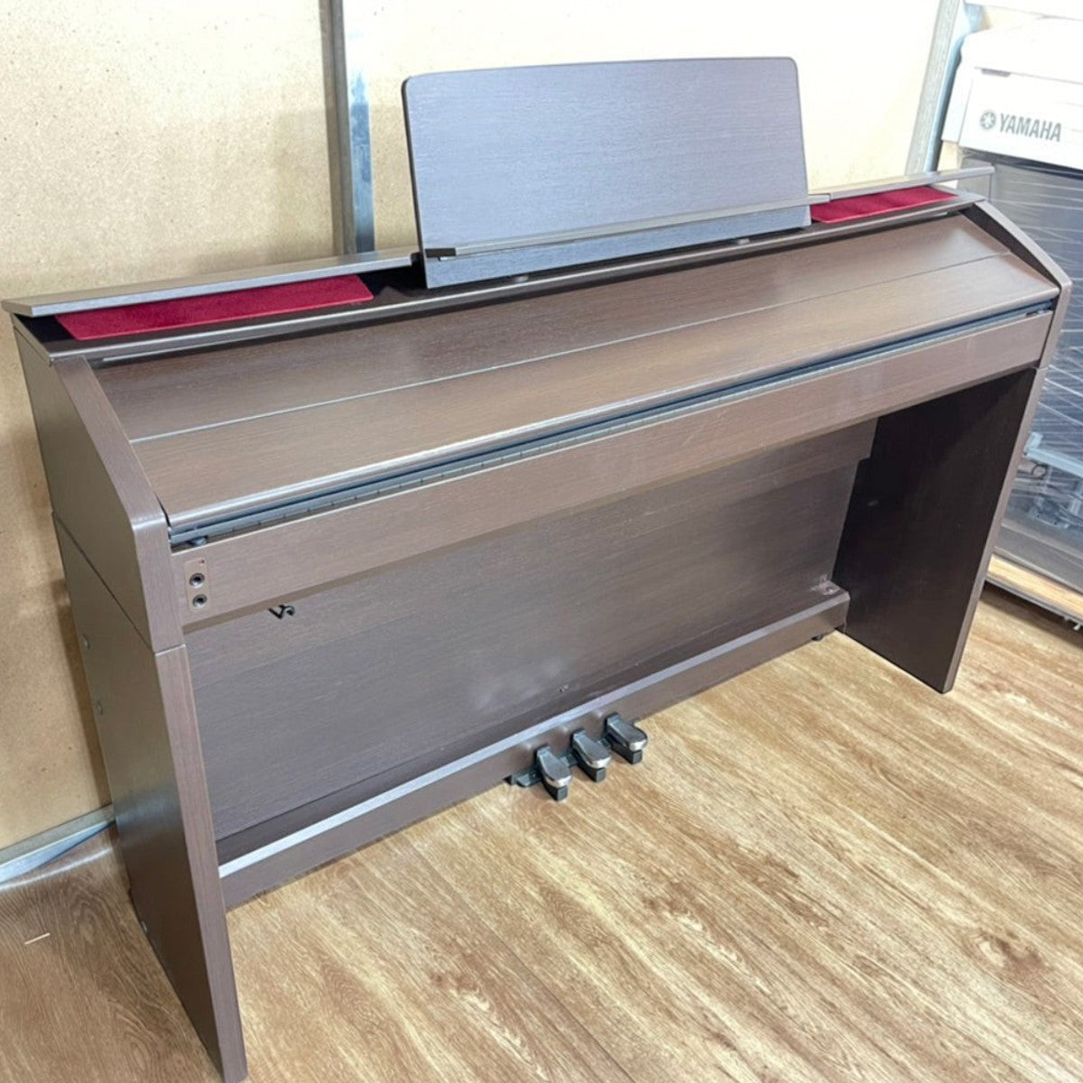 Đàn piano điện TÂN NHẠC CỤ Casio PX-1200GP dáng console màu nâu gỗ sang trọng với 3 pedal và giá để nhạc