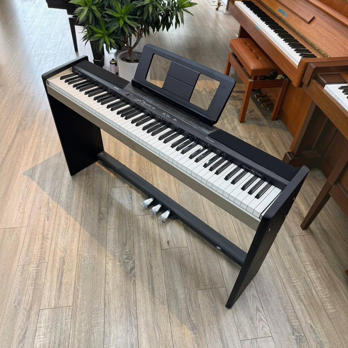 Đàn piano điện Casio PX120 màu đen với 88 phím búa tại showroom TÂN NHẠC CỤ