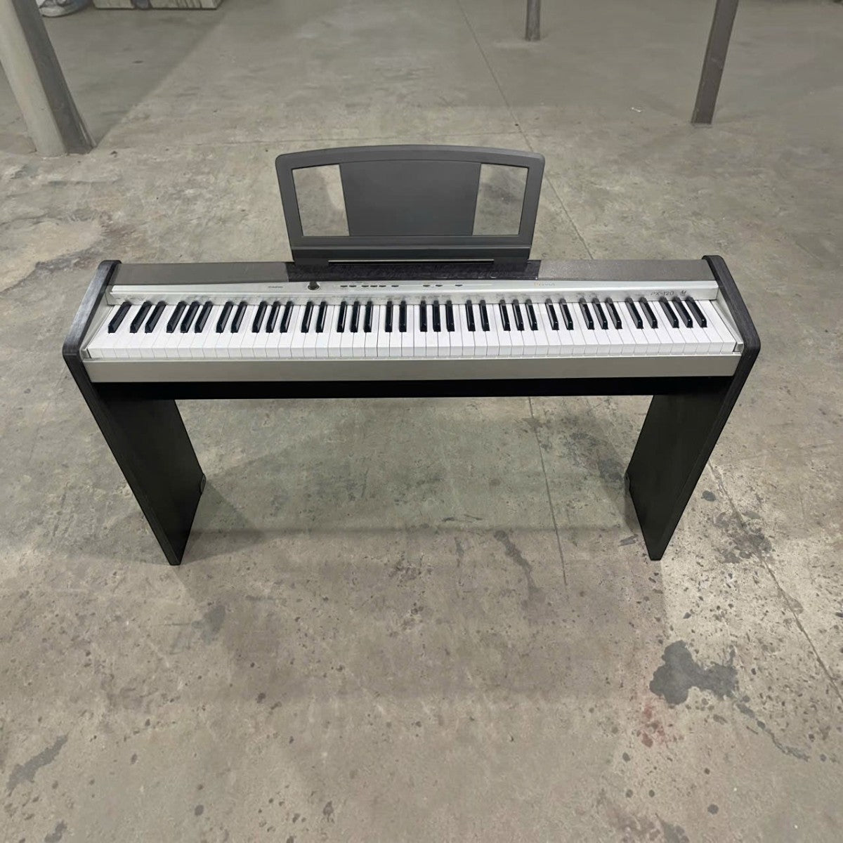 Đàn piano điện Casio PX120 màu đen tại Tân Nhạc Cụ, thiết kế gọn nhẹ với 88 phím búa Scaled Hammer Action