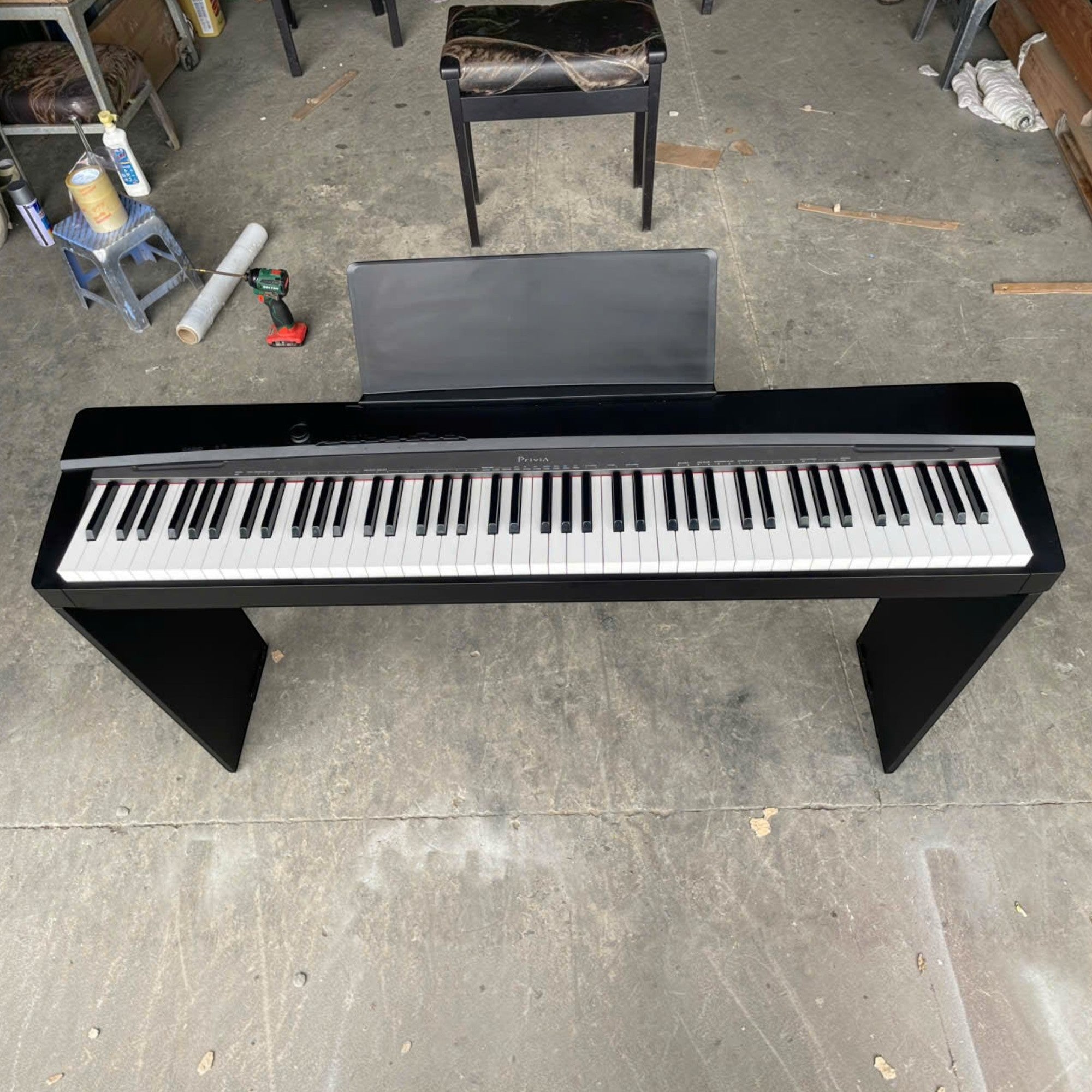 Đàn piano điện Casio PX130 màu đen tại TÂN NHẠC CỤ, thiết kế gọn nhẹ với 88 phím búa Tri-sensor.