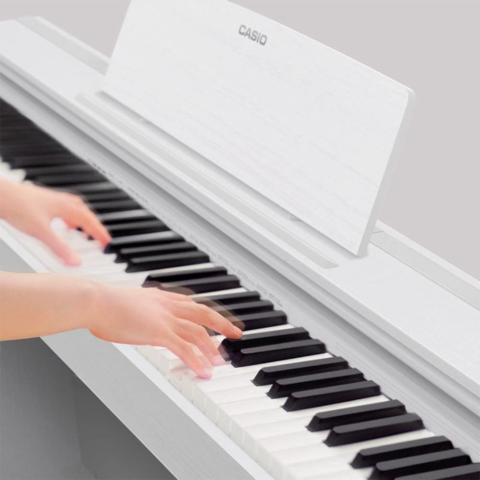 Đàn piano điện Casio PX2000GP màu trắng thanh lịch với bàn phím 88 phím đang được chơi tại TÂN NHẠC CỤ