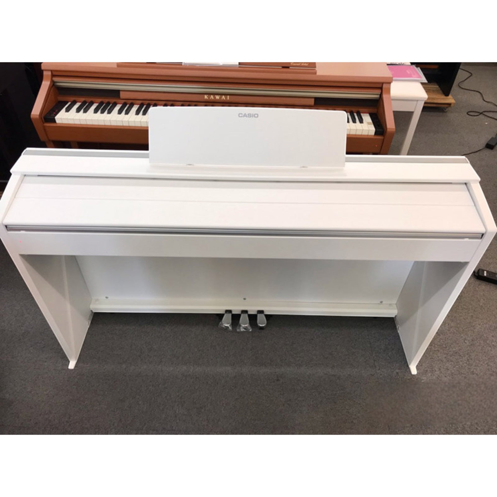 Đàn piano điện Casio PX2000GP màu trắng thanh lịch tại TÂN NHẠC CỤ, thiết kế hiện đại với 88 phím tiêu chuẩn.