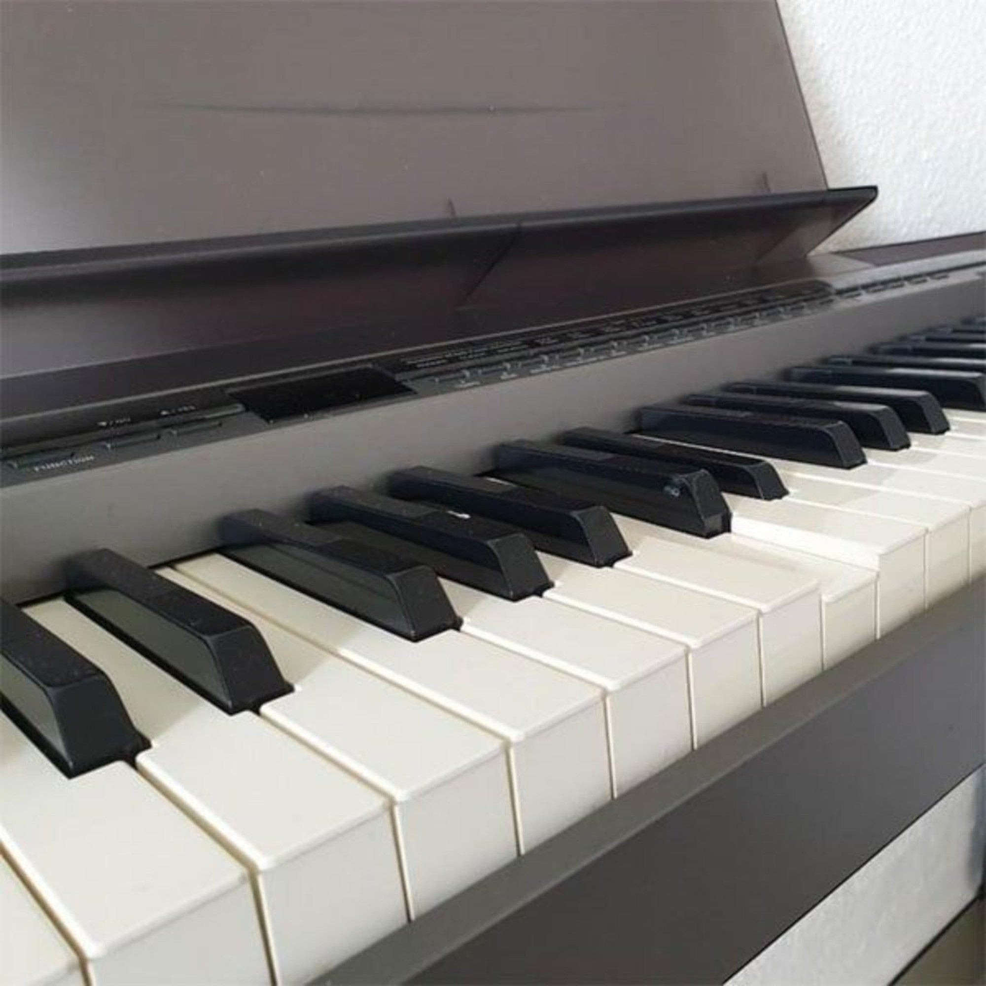 Đàn piano điện Casio PX320 màu đen với bàn phím 88 phím tại TÂN NHẠC CỤ