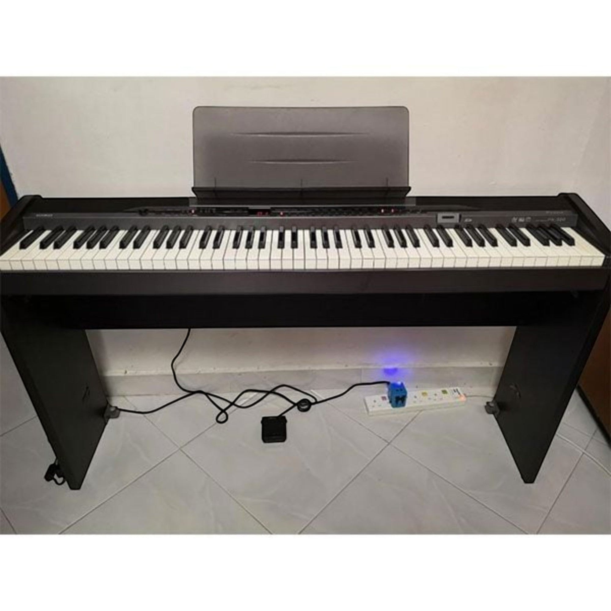Đàn piano điện Casio PX320 màu đen hiện đại với 88 phím tại TÂN NHẠC CỤ