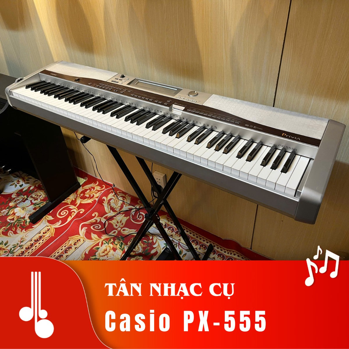 Đàn piano điện Casio PX-555 tại TÂN NHẠC CỤ với thiết kế 88 phím búa, màu bạc sang trọng và gọn nhẹ.