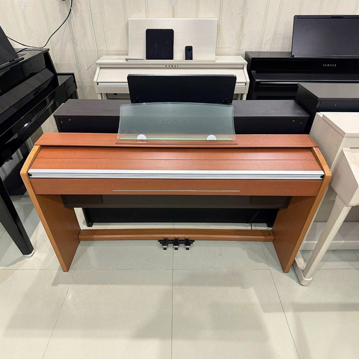 Đàn piano điện Casio PX720 dáng tủ màu gỗ tại TÂN NHẠC CỤ với thiết kế 88 phím búa chắc chắn cho người mới tập