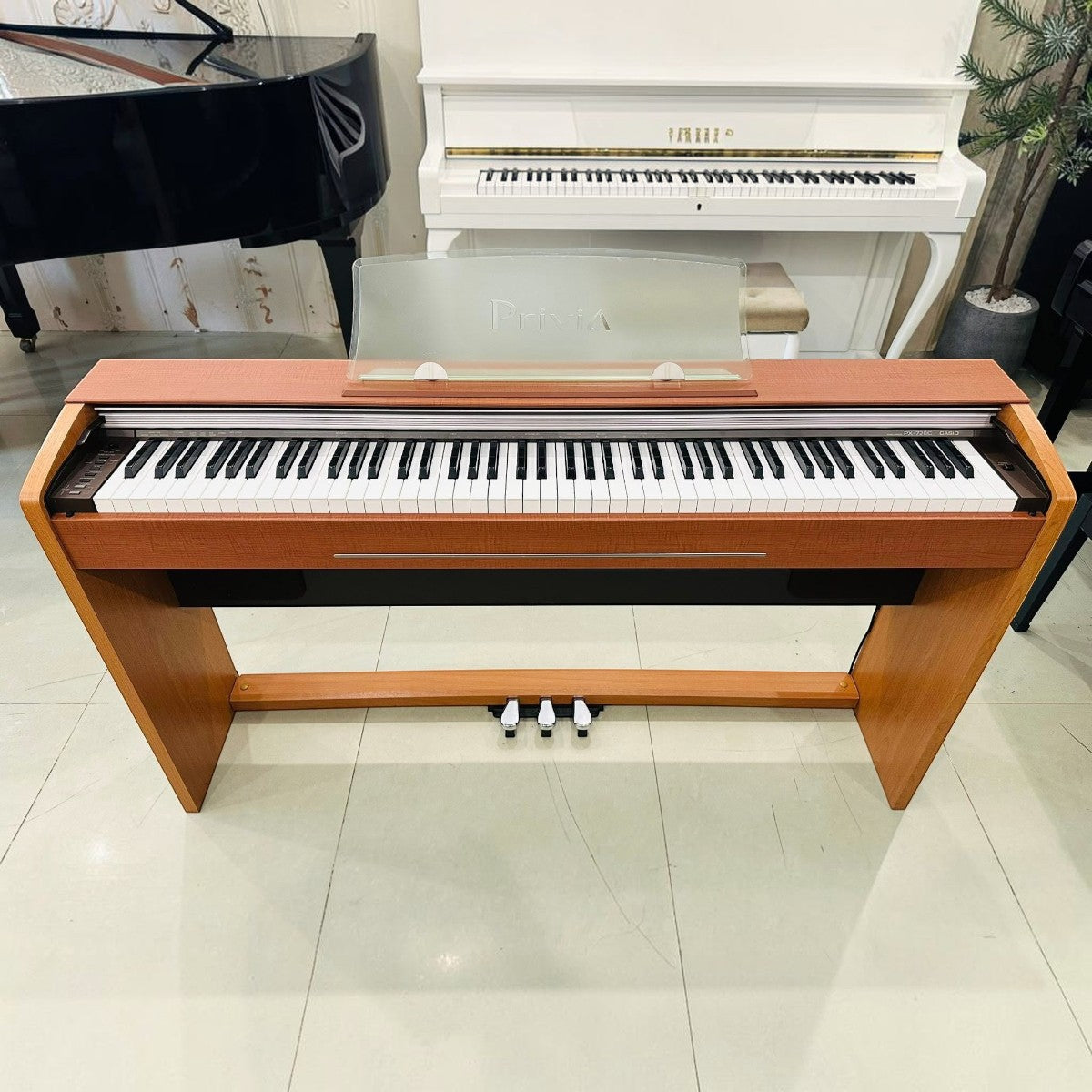 Đàn piano điện Casio PX720 dáng tủ màu gỗ tại TÂN NHẠC CỤ với bàn phím búa 88 phím và giá đỡ nhạc trong suốt