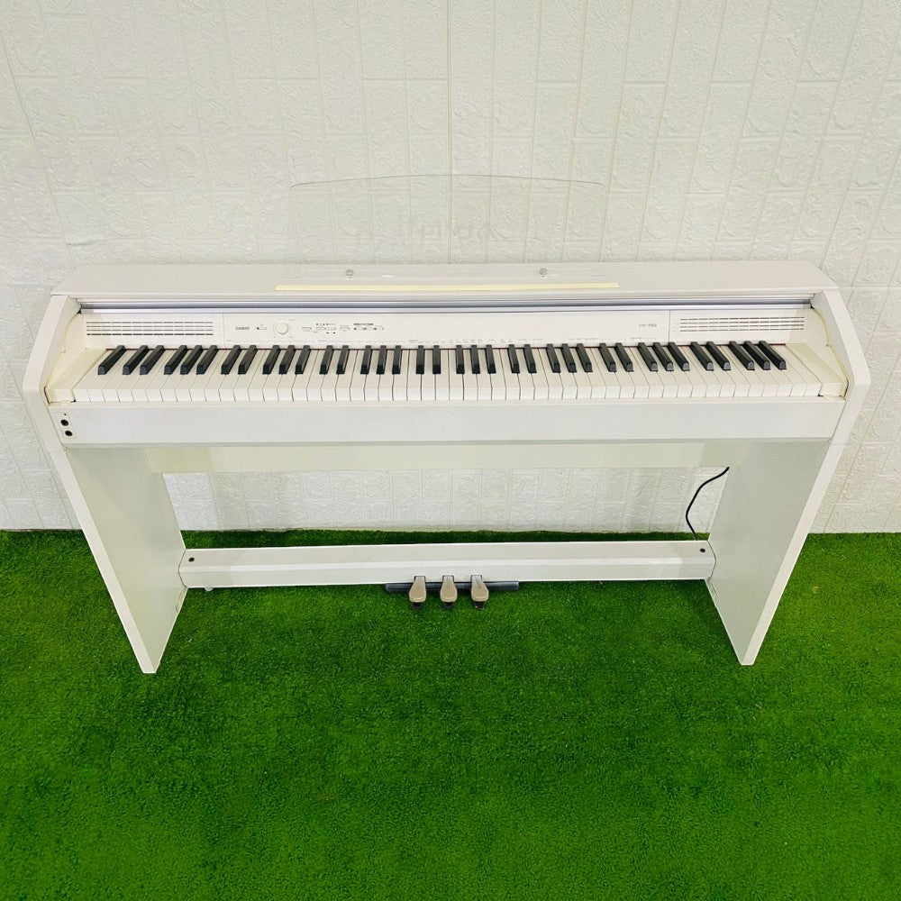 Đàn piano điện Casio PX750 màu trắng dáng tủ sang trọng tại Tân Nhạc Cụ với 88 phím búa đàn và 3 pedal