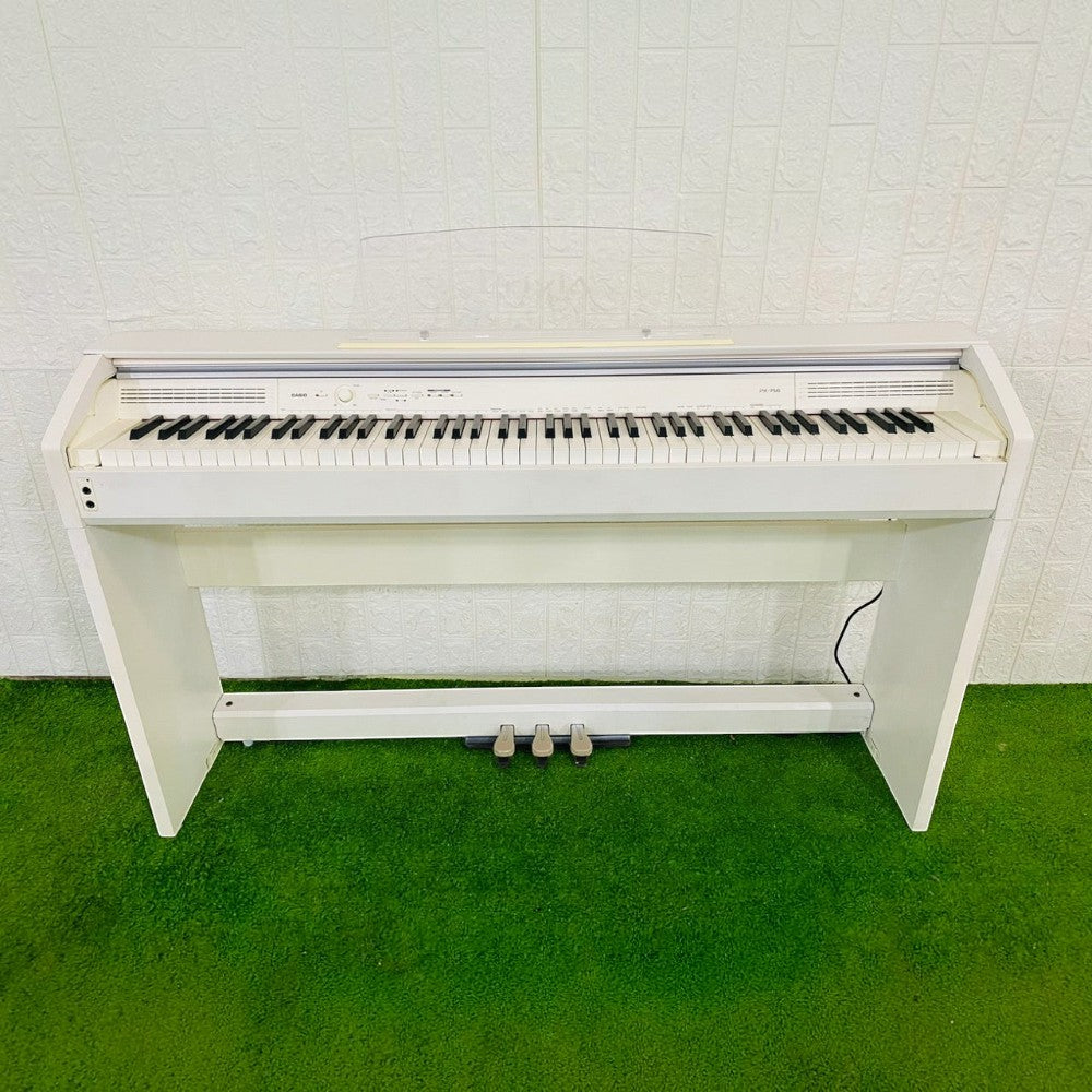 Đàn piano điện Casio PX750 màu trắng dáng tủ tại TÂN NHẠC CỤ với 88 phím búa đàn và ba pedal