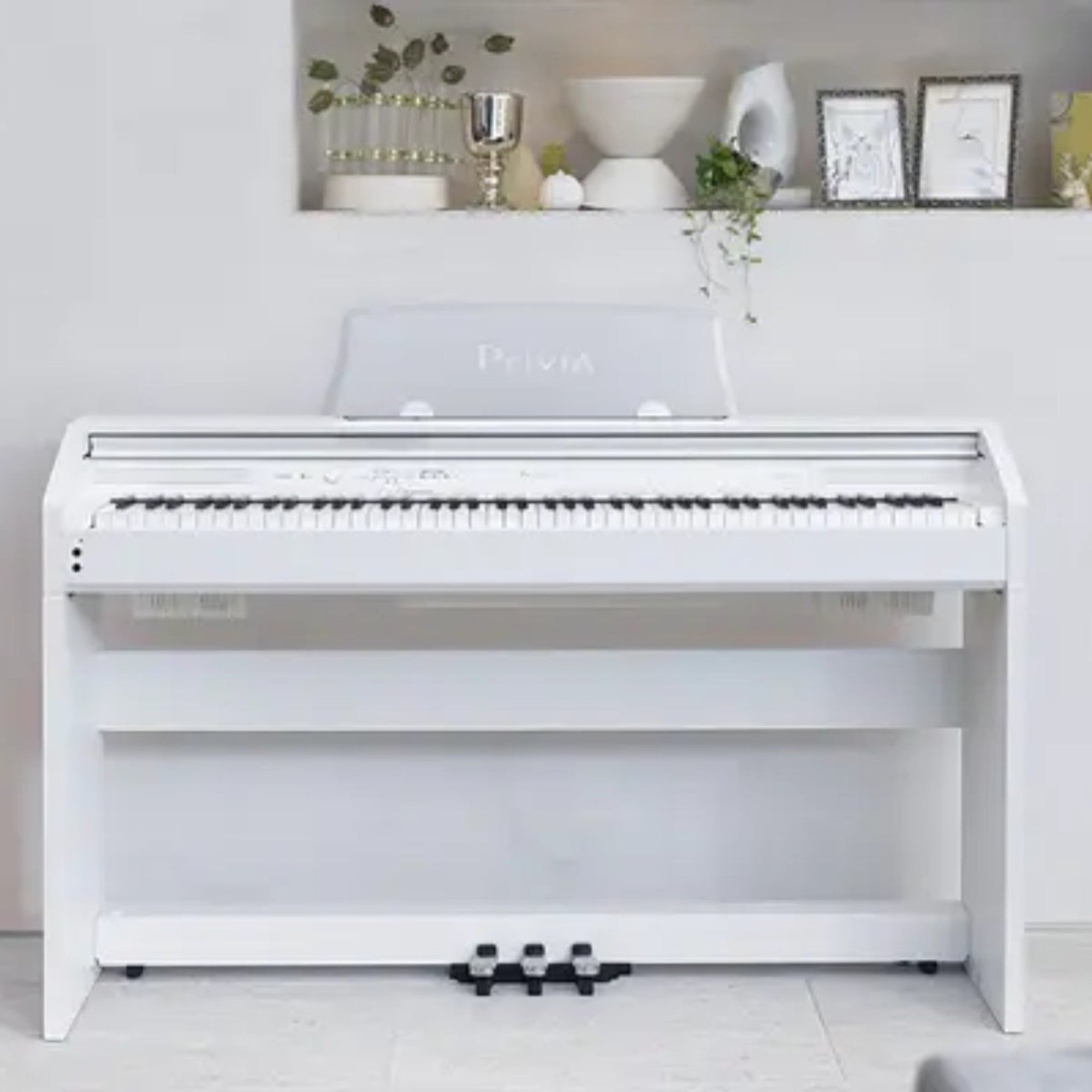 Đàn piano điện Casio PX760 màu trắng dáng tủ sang trọng tại TÂN NHẠC CỤ với 3 pedal tích hợp