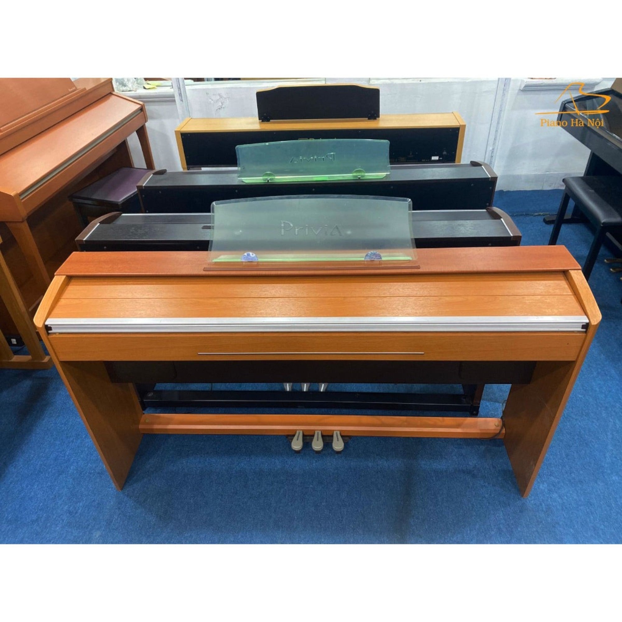 Đàn piano điện Casio PX800 màu gỗ sang trọng với thiết kế chân đứng chắc chắn tại cửa hàng TÂN NHẠC CỤ