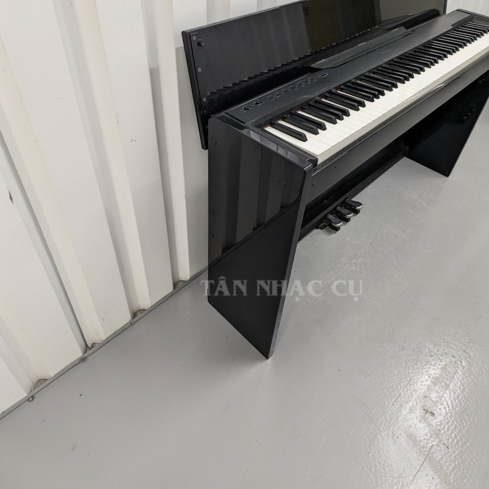 Đàn piano điện Casio PX830 màu đen bóng với thiết kế dáng tủ thanh lịch tại cửa hàng TÂN NHẠC CỤ