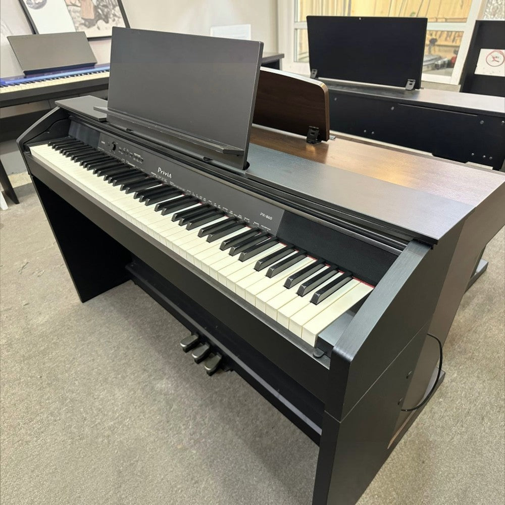 Đàn piano điện Casio PX860 màu đen dáng tủ sang trọng tại showroom TÂN NHẠC CỤ