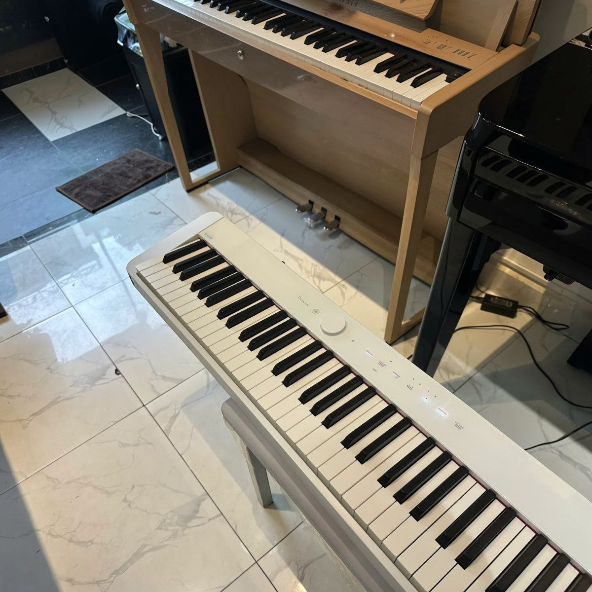 Đàn piano điện Casio PX-S1000 màu trắng thiết kế siêu mỏng tại showroom TÂN NHẠC CỤ