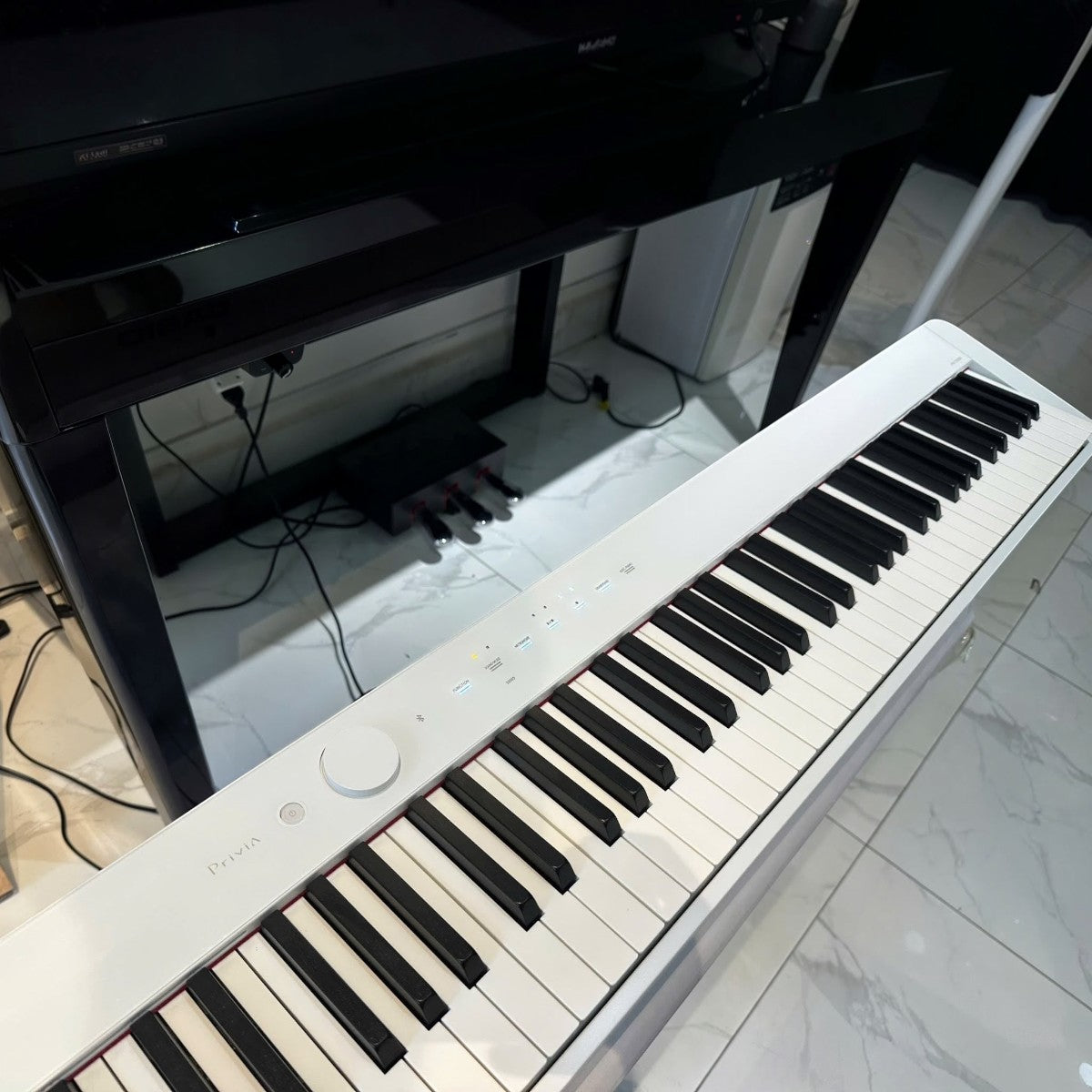 Đàn piano điện TÂN NHẠC CỤ Casio PX-S1000 màu trắng thiết kế siêu mỏng với 88 phím búa hiện đại