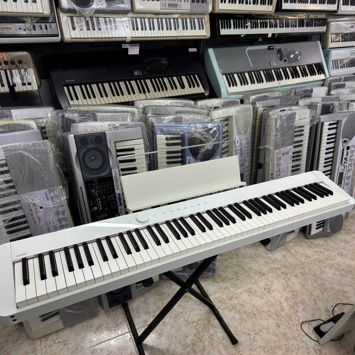 Đàn piano điện Casio PX-S1000 màu trắng thiết kế siêu mỏng tại showroom TÂN NHẠC CỤ