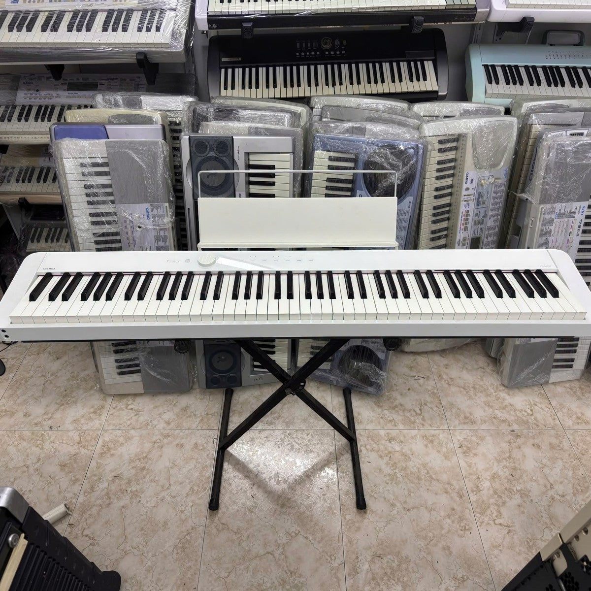 Đàn piano điện Casio PX-S1000 màu trắng thiết kế siêu mỏng tại showroom TÂN NHẠC CỤ