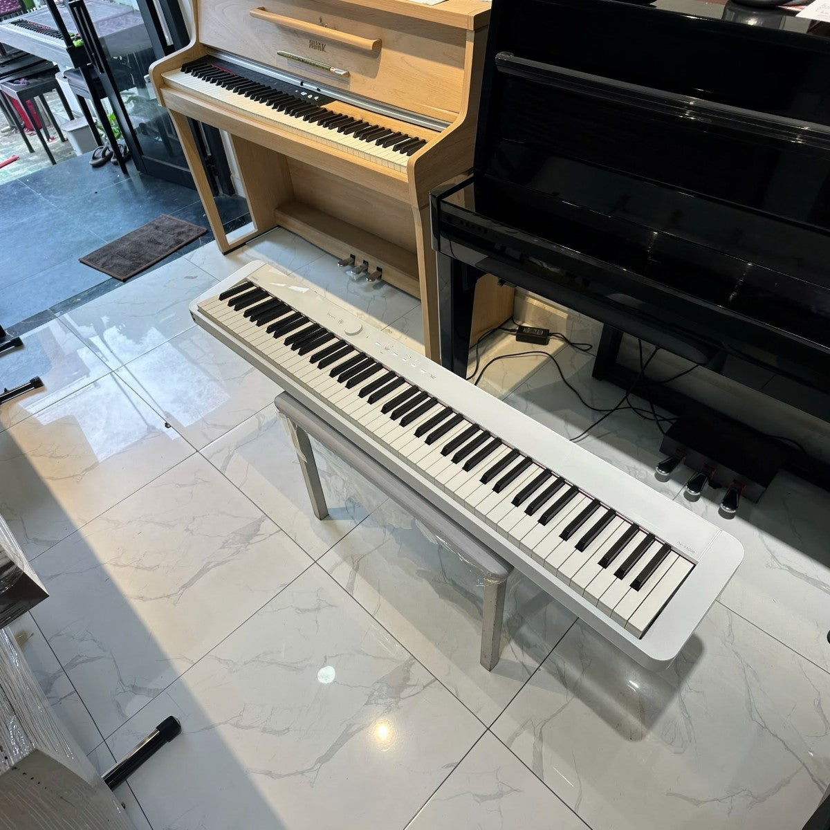 Đàn piano điện Casio PX-S1000 màu trắng siêu mỏng với 88 phím búa tại showroom TÂN NHẠC CỤ