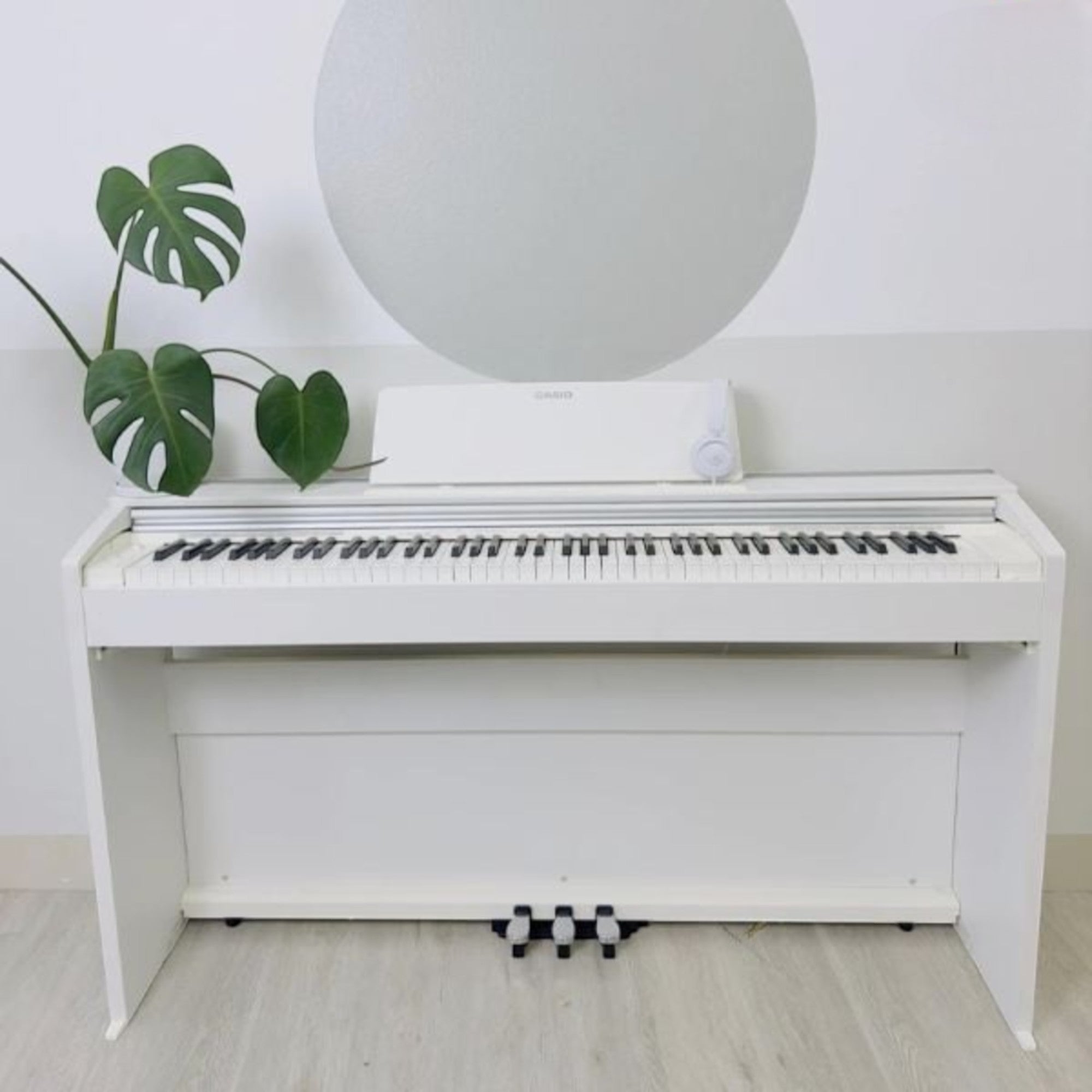 Đàn piano điện Casio PX2000GP màu trắng thanh lịch tại TÂN NHẠC CỤ với thiết kế hiện đại, nhỏ gọn cho không gian sống.