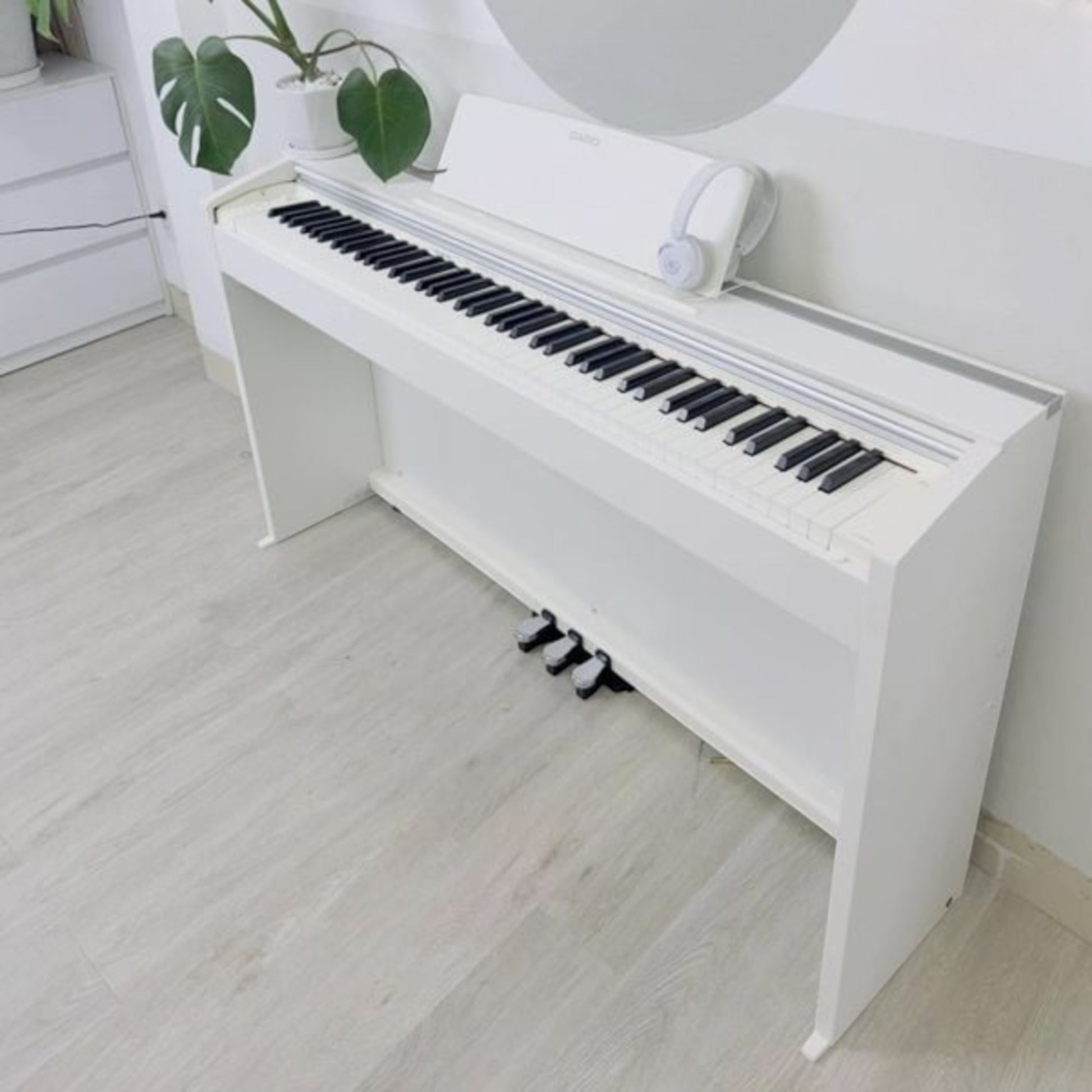 Đàn piano điện Casio PX2000GP màu trắng thanh lịch tại TÂN NHẠC CỤ với thiết kế hiện đại và bàn phím 88 phím cao cấp