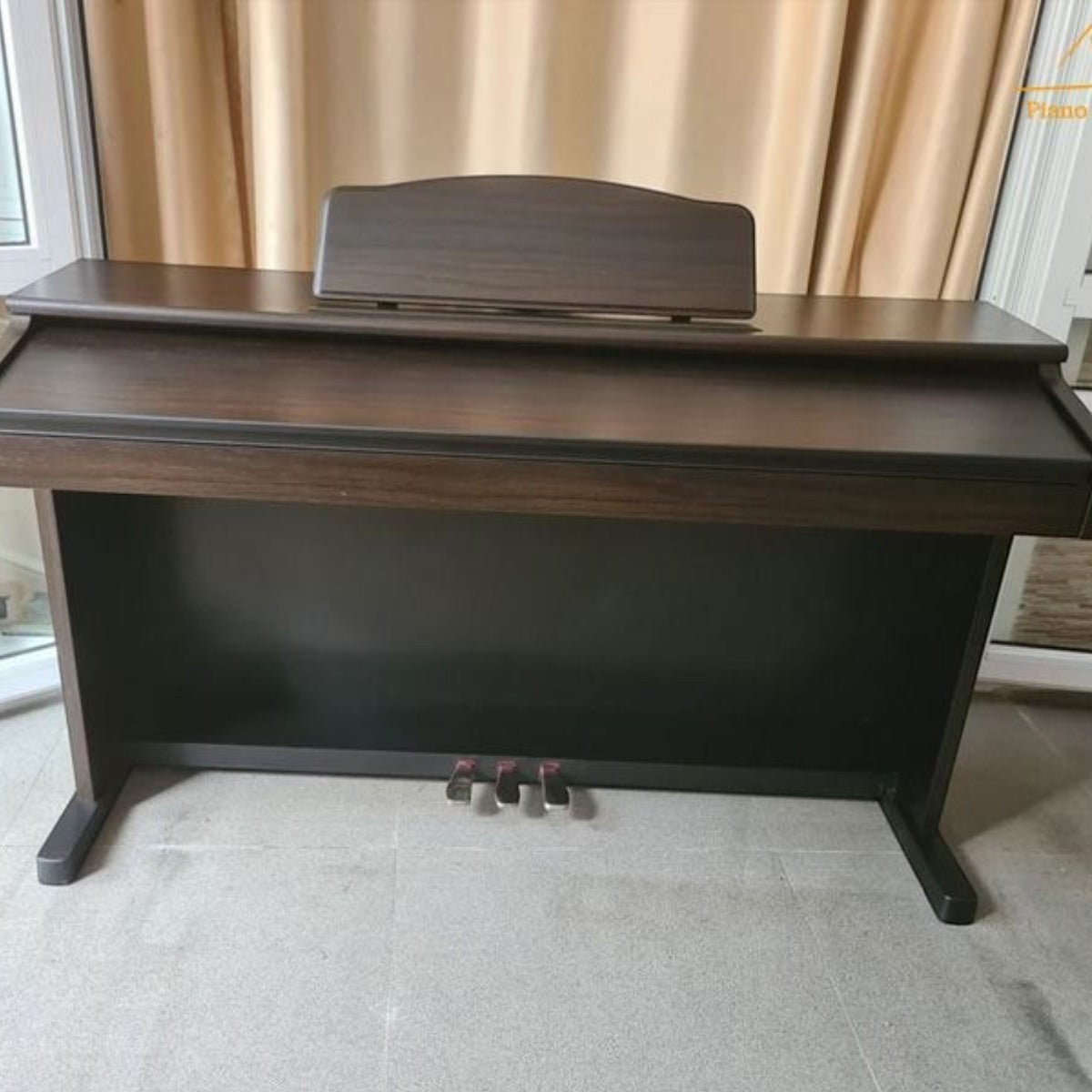 Đàn piano điện Columbia EP1400 màu nâu gỗ sang trọng tại TÂN NHẠC CỤ, thiết kế chắc chắn cho người mới tập.