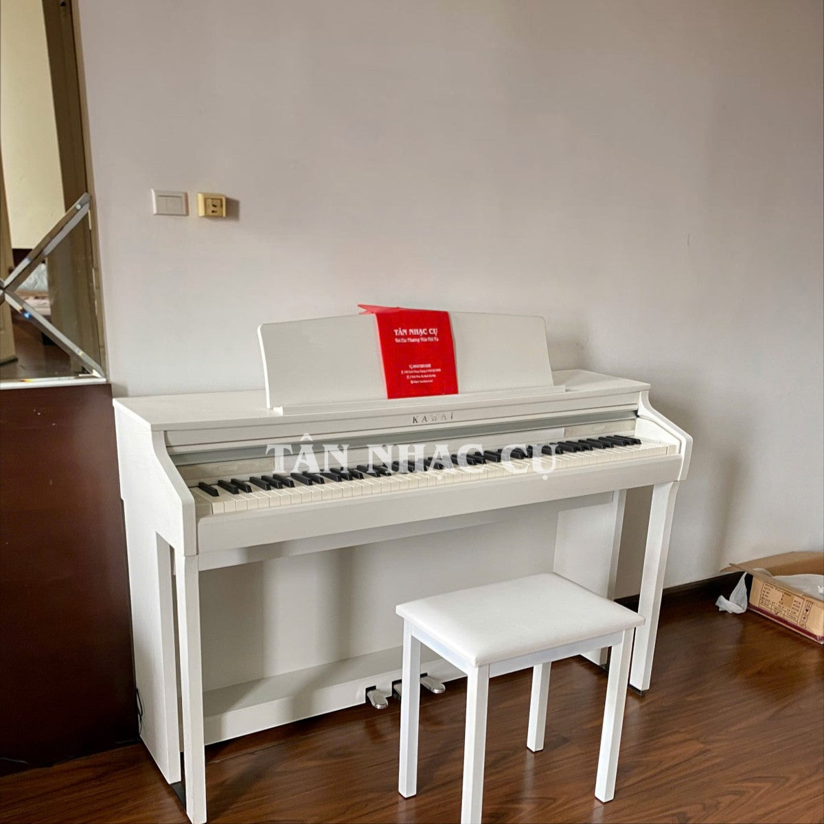 Đàn piano điện Kawai CA48 màu trắng tại Tân Nhạc Cụ, thiết kế sang trọng với phím gỗ Grand Feel Compact