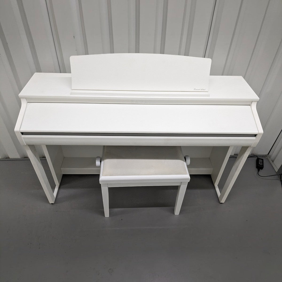Đàn piano điện TÂN NHẠC CỤ Kawai CA48 màu trắng với bàn phím gỗ Grand Feel Compact và ghế đàn đi kèm