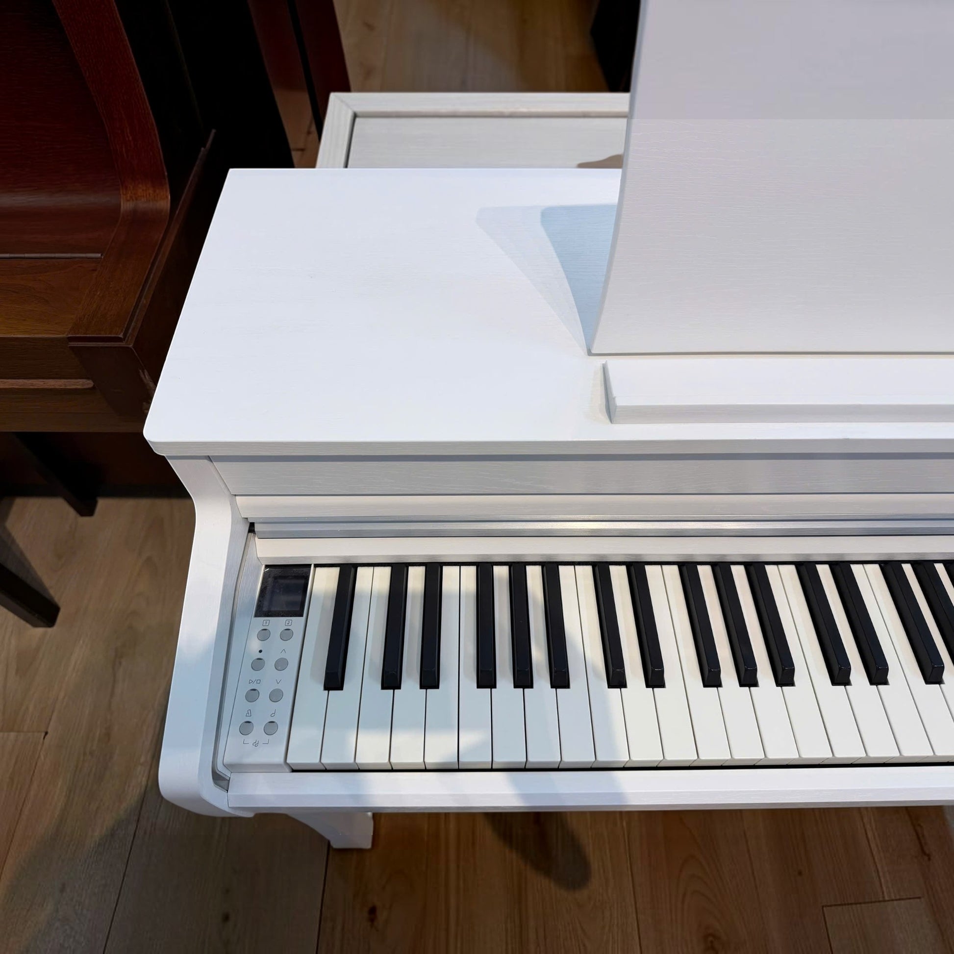 Đàn piano điện Kawai CA49 màu trắng tại TÂN NHẠC CỤ với bàn phím gỗ Grand Feel Compact và màn hình OLED