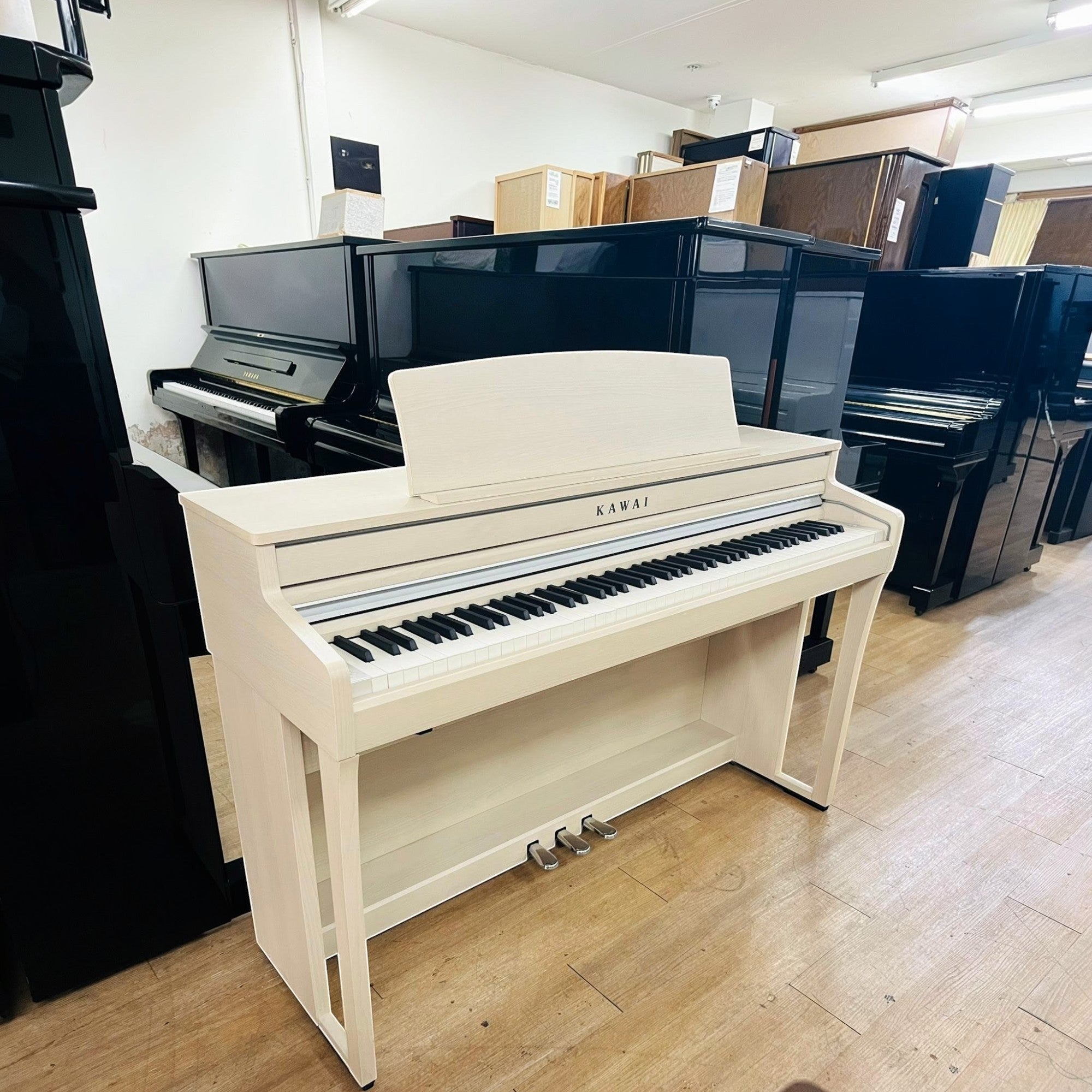 Đàn piano điện Kawai CA49 màu trắng tại showroom TÂN NHẠC CỤ với bàn phím gỗ Grand Feel Compact