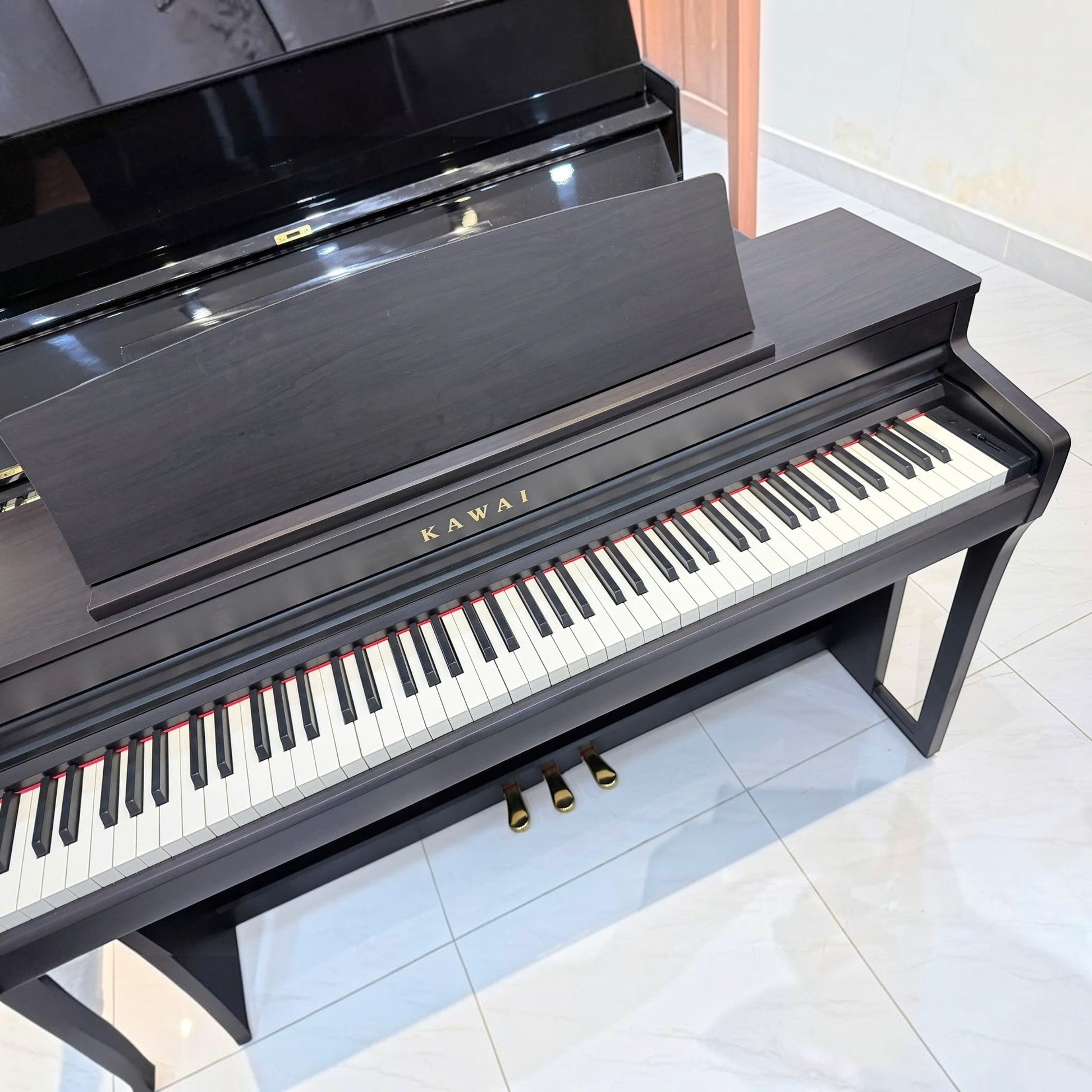 Đàn piano điện Kawai CA49 dáng tủ màu đen tại Tân Nhạc Cụ với bàn phím gỗ Grand Feel Compact cao cấp