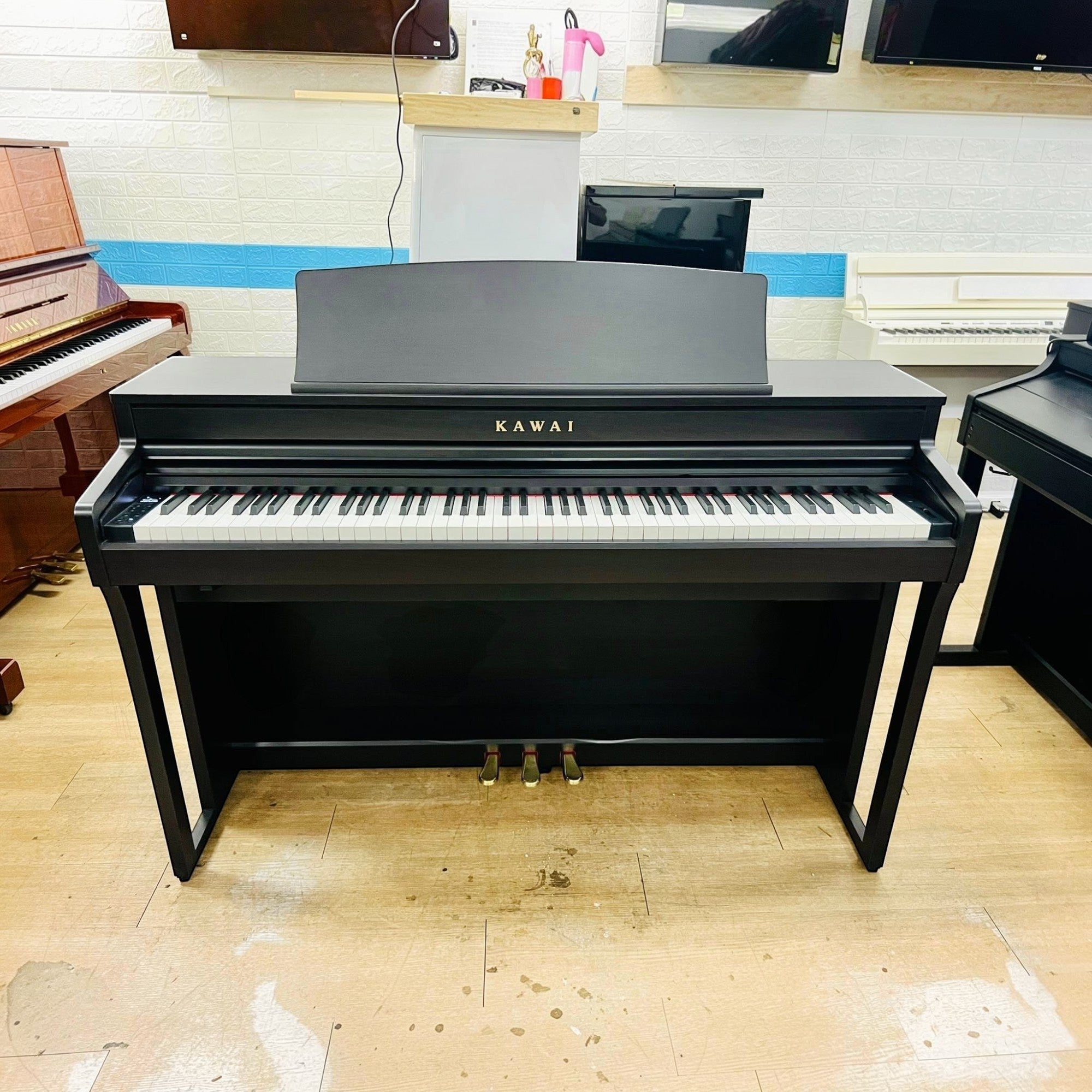 Đàn piano điện Kawai CA49 dáng tủ màu đen tại Tân Nhạc Cụ với bàn phím gỗ Grand Feel Compact cao cấp