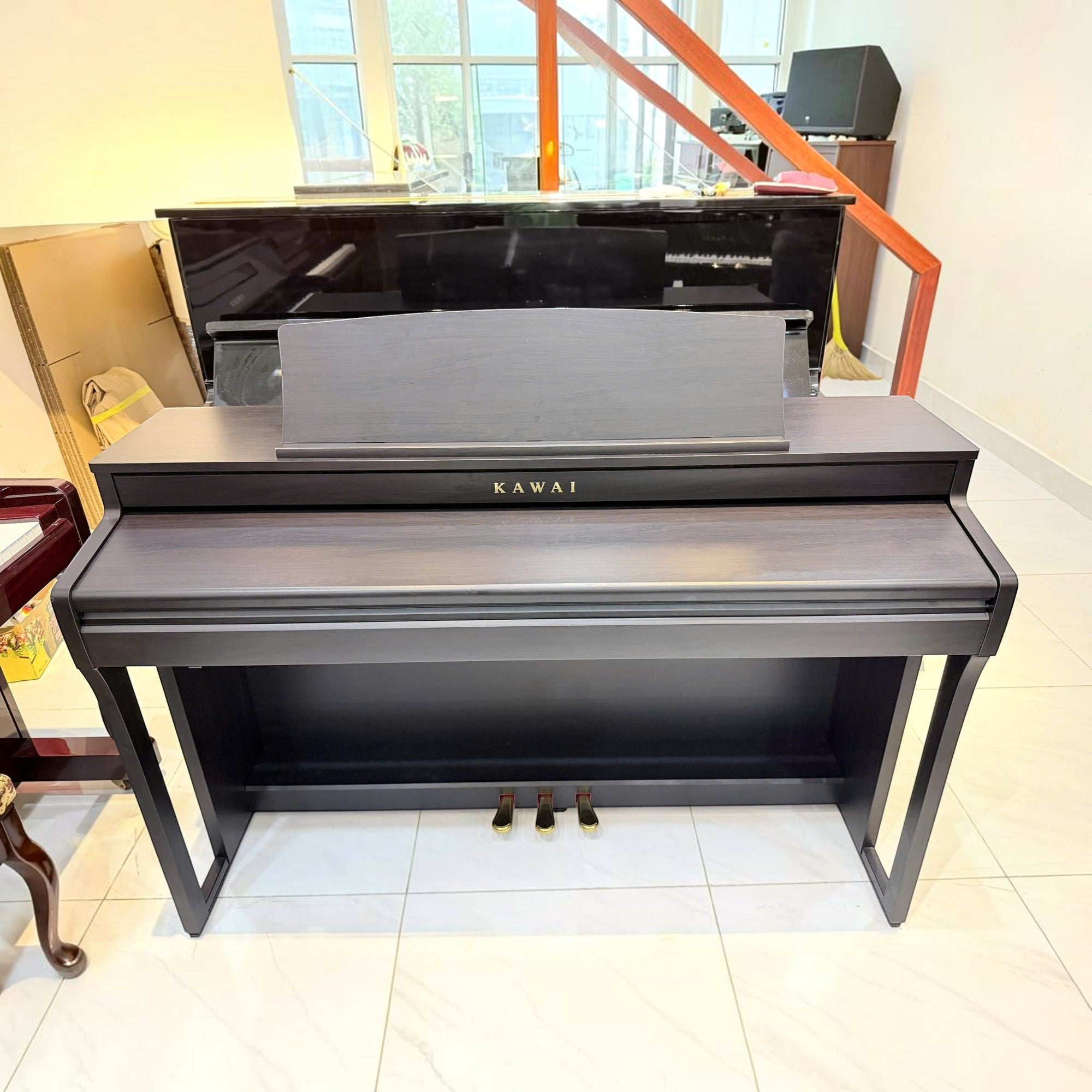 Đàn piano điện Kawai CA49 dáng tủ màu đen sang trọng tại TÂN NHẠC CỤ, nổi bật với bàn phím gỗ Grand Feel Compact.