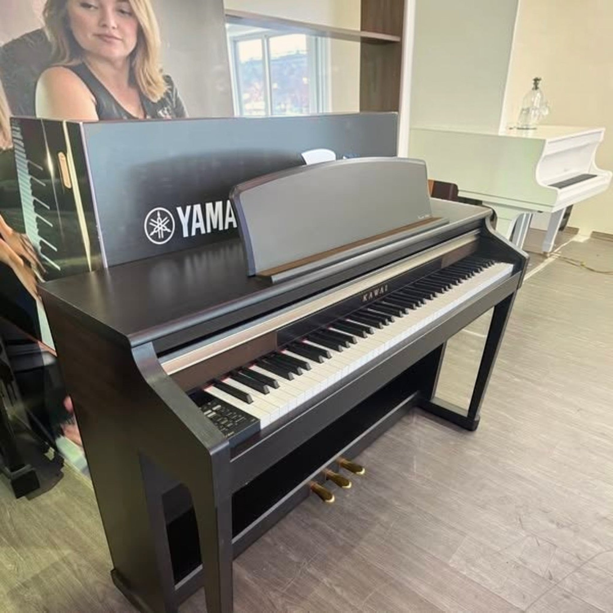 Đàn piano điện Kawai CA65 màu nâu đậm với bàn phím gỗ Grand Feel tại showroom TÂN NHẠC CỤ