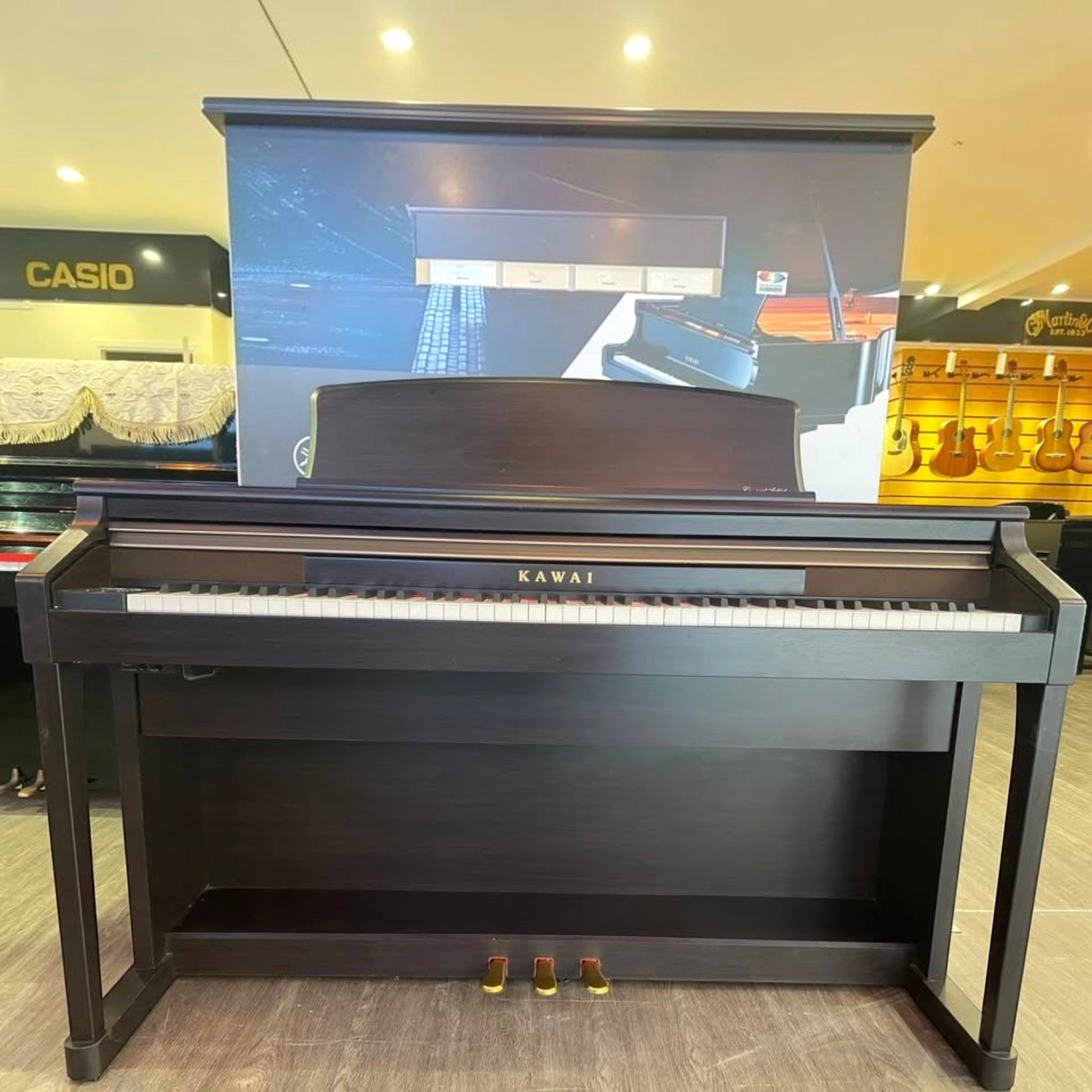 Đàn piano điện TÂN NHẠC CỤ Kawai CA65 màu nâu đậm với bàn phím gỗ Grand Feel sang trọng tại showroom