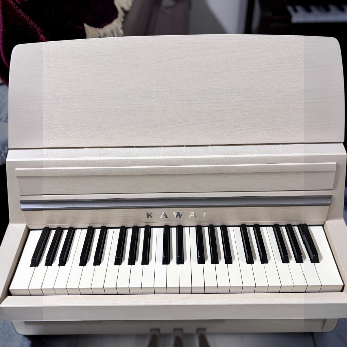 Đàn piano điện TÂN NHẠC CỤ Kawai CA67 màu trắng với bàn phím gỗ Grand Feel II cao cấp