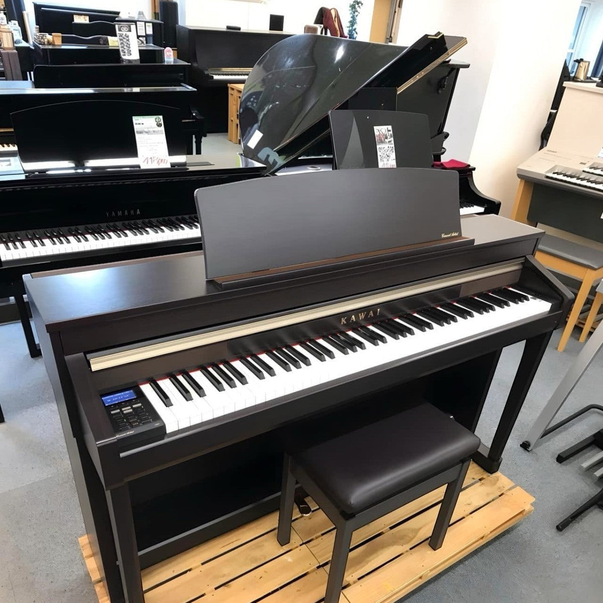 Đàn piano điện Kawai CA67 màu đen với bàn phím gỗ Grand Feel II tại showroom TÂN NHẠC CỤ