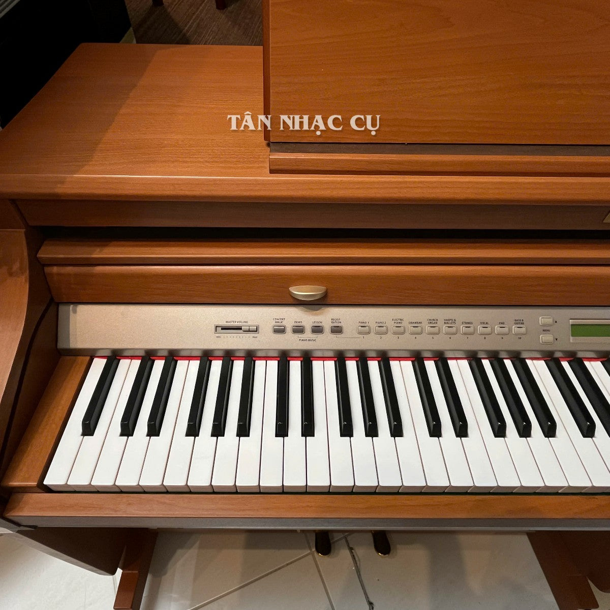 Đàn piano điện Kawai CA71 màu gỗ tại Tân Nhạc Cụ với bàn phím gỗ AWA Grand PRO II và bảng điều khiển chi tiết