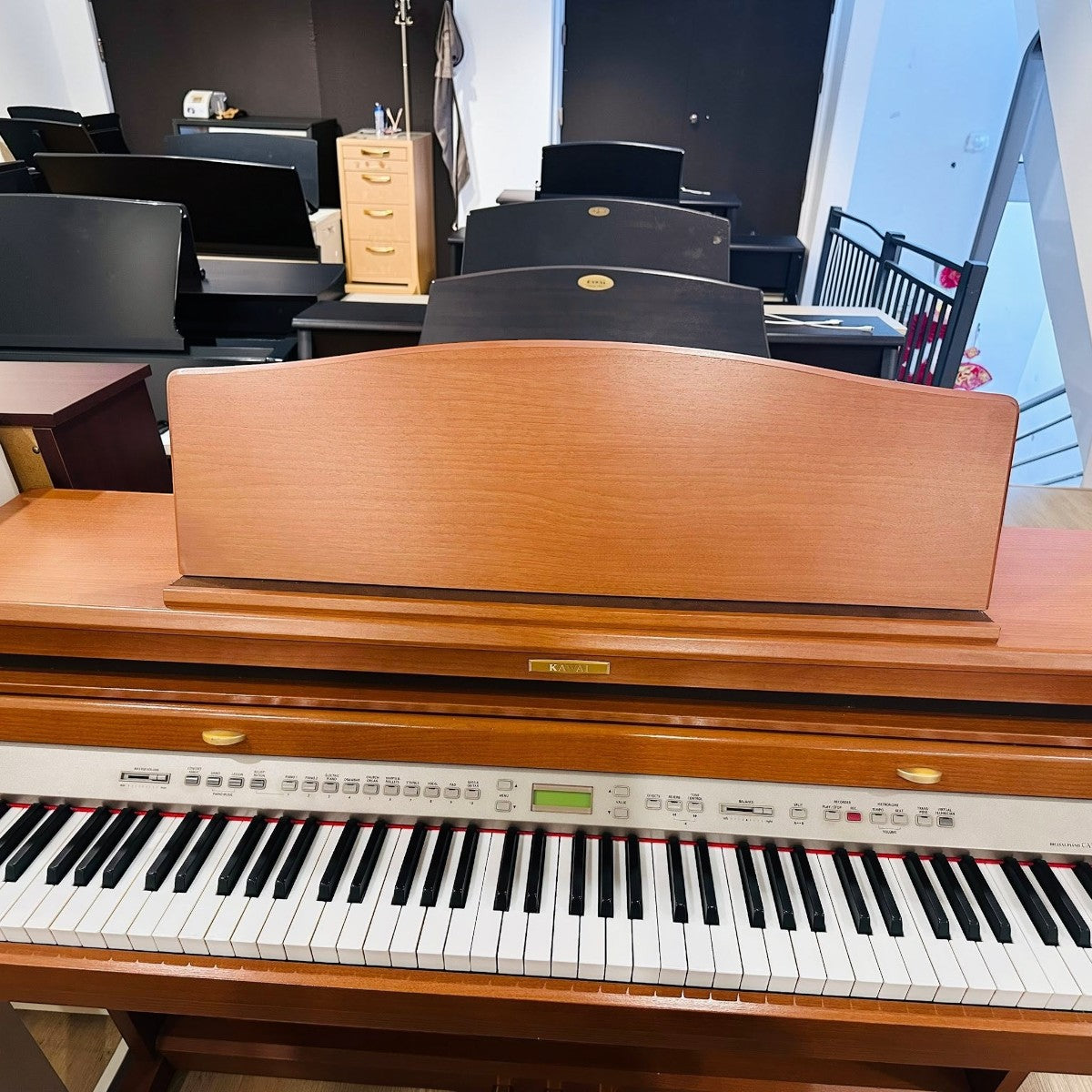 Đàn piano điện Kawai CA71 màu gỗ tự nhiên với bàn phím gỗ AWA Grand PRO II tại cửa hàng TÂN NHẠC CỤ