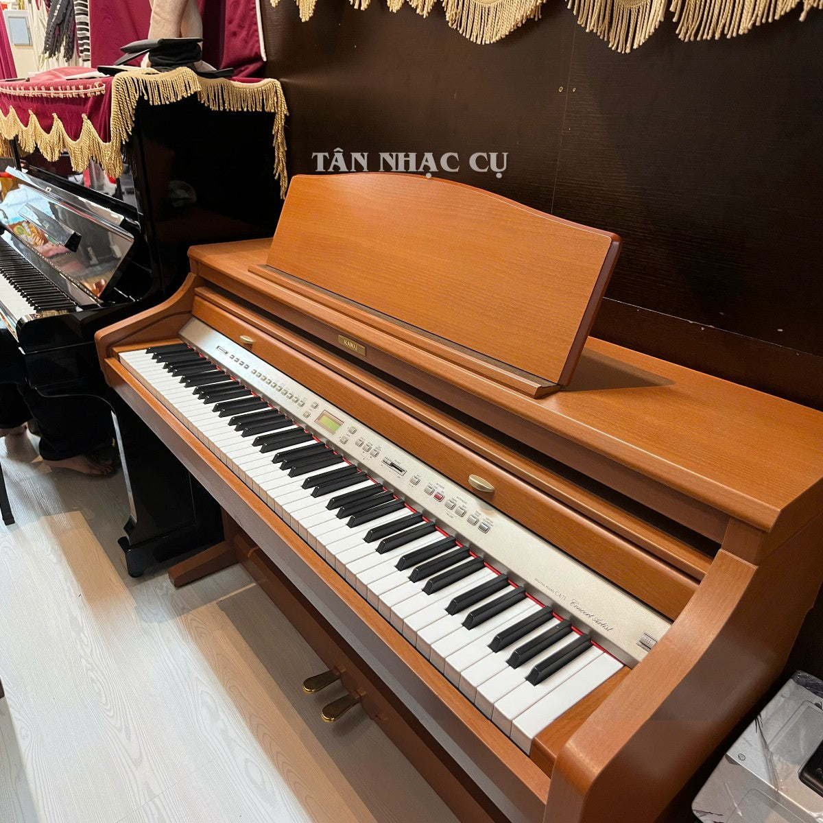 Đàn piano điện Kawai CA71 màu gỗ tự nhiên với bàn phím gỗ AWA Grand PRO II tại cửa hàng TÂN NHẠC CỤ