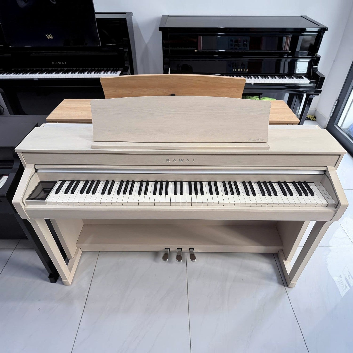 Đàn piano điện Kawai CA78 màu trắng kem sang trọng với bàn phím gỗ Grand Feel II tại cửa hàng TÂN NHẠC CỤ