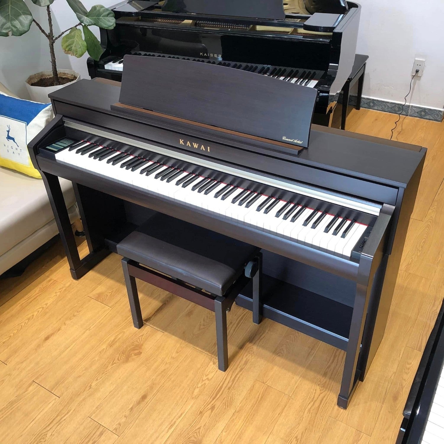 Đàn piano điện Kawai CA78 dáng tủ màu đen sang trọng với bàn phím gỗ Grand Feel II tại cửa hàng TÂN NHẠC CỤ