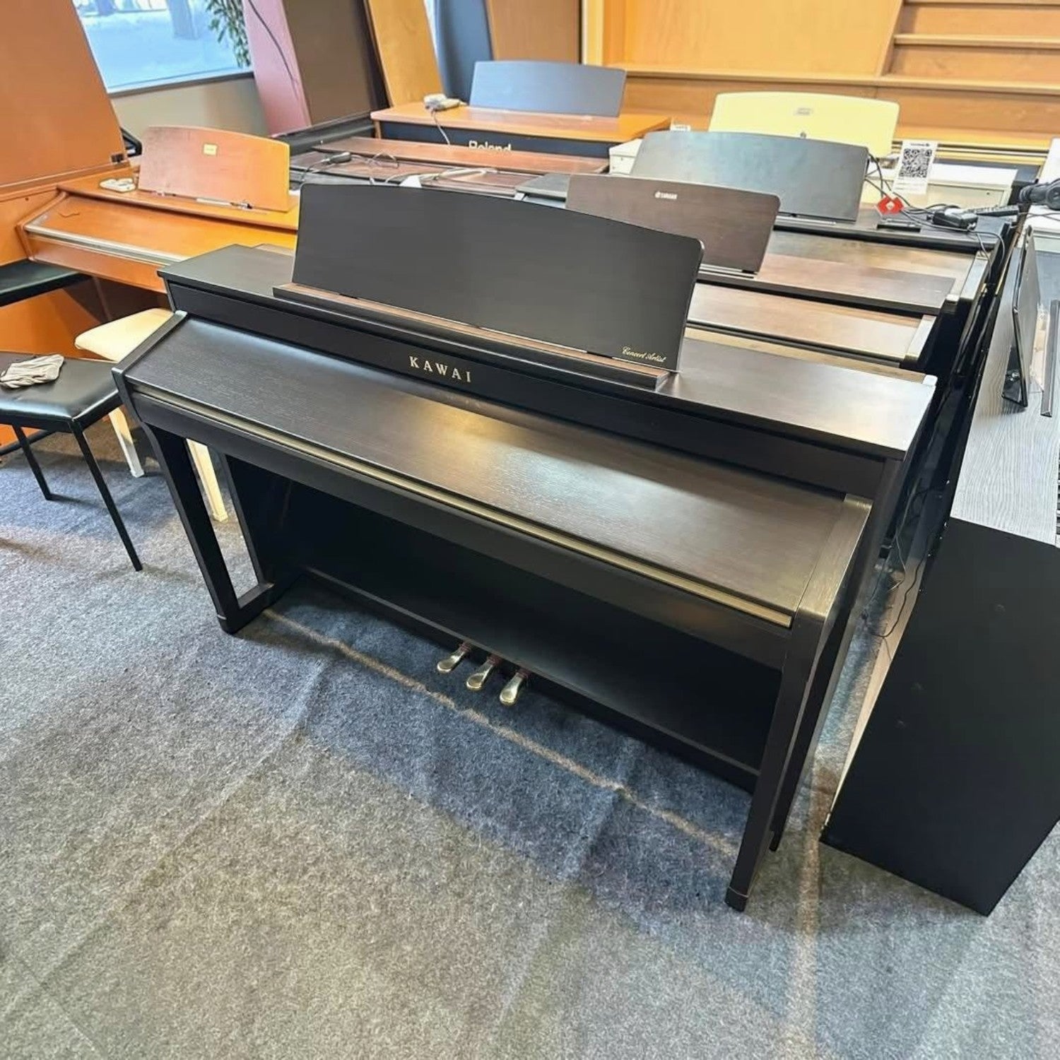 Đàn piano điện TÂN NHẠC CỤ Kawai CA78 dáng tủ màu đen sang trọng với bàn phím gỗ Grand Feel II tại showroom