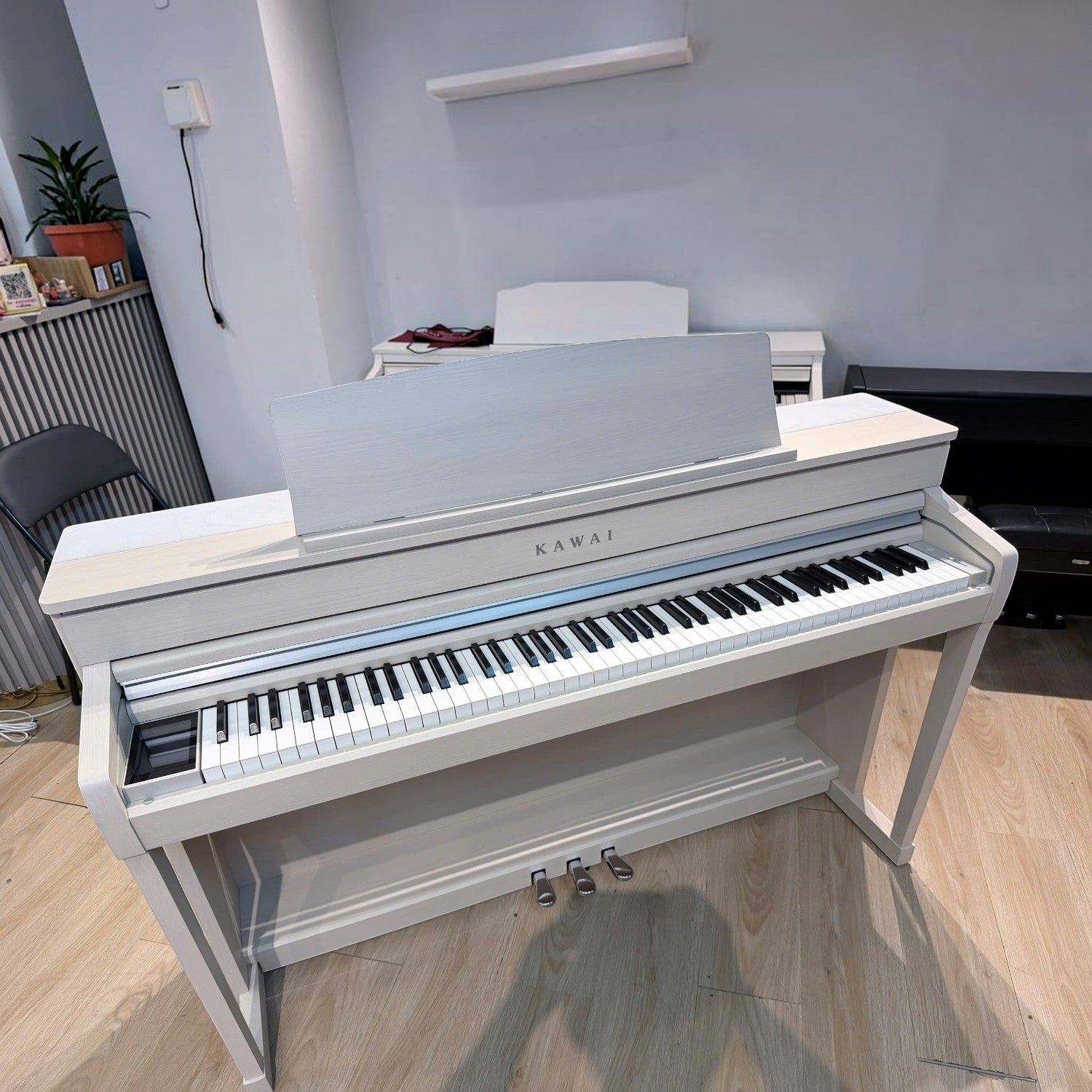 Đàn piano điện Kawai CA79 màu trắng tại TÂN NHẠC CỤ với bàn phím gỗ Grand Feel III cao cấp và thiết kế sang trọng