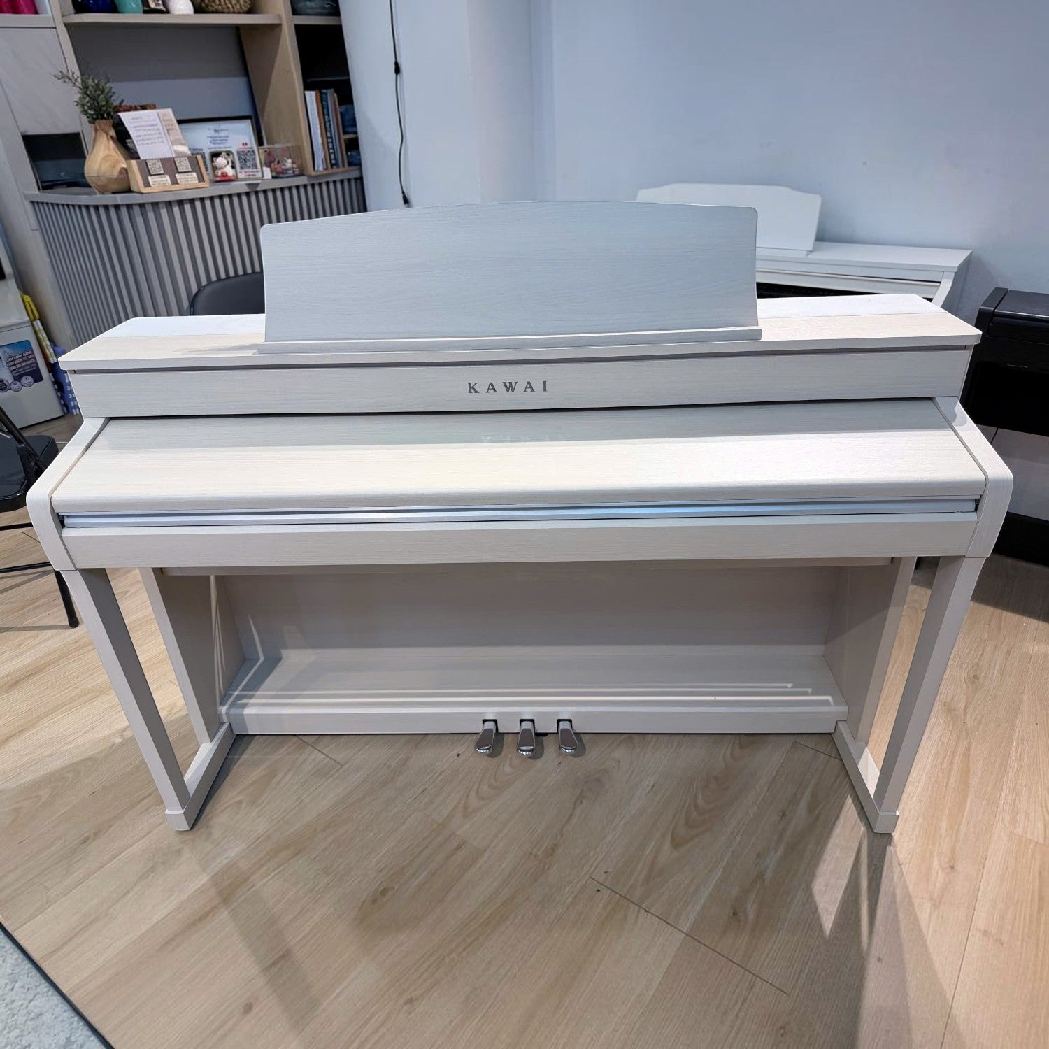 Đàn piano điện Kawai CA79 màu trắng sang trọng với bàn phím gỗ Grand Feel III tại TÂN NHẠC CỤ