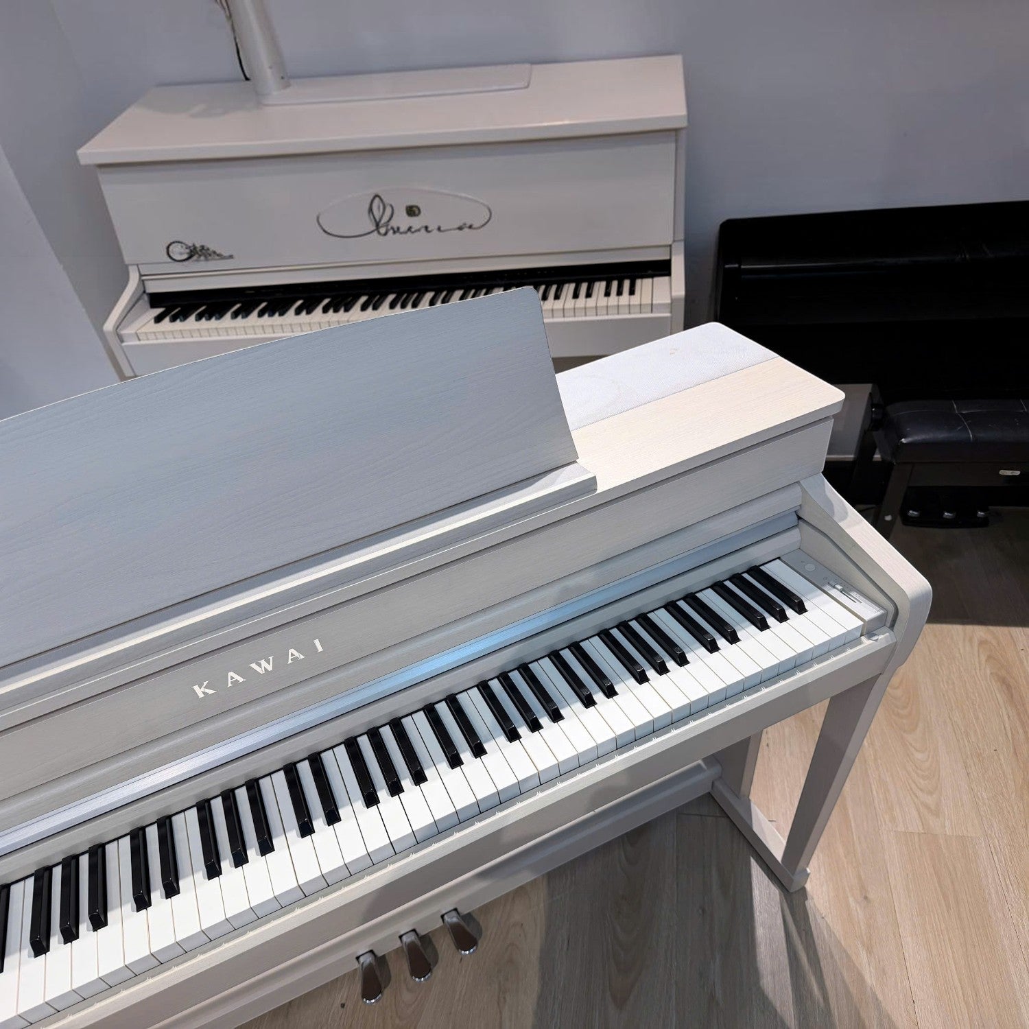 Đàn piano điện Kawai CA79 màu trắng sang trọng với bàn phím gỗ Grand Feel III tại cửa hàng TÂN NHẠC CỤ