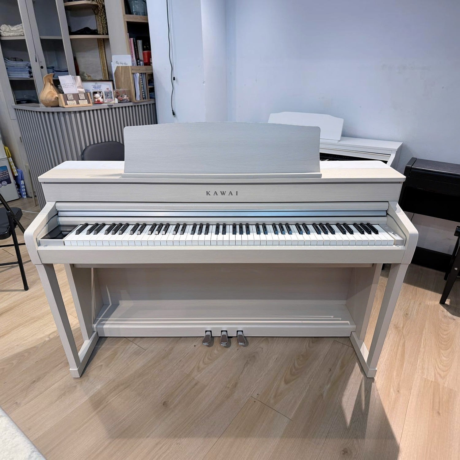 Đàn piano điện Kawai CA79 màu trắng tại TÂN NHẠC CỤ với bàn phím gỗ Grand Feel III cao cấp