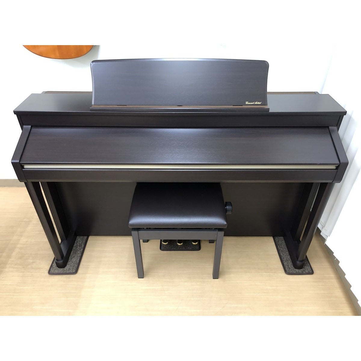 Đàn piano điện TÂN NHẠC CỤ Kawai CA9700GP màu nâu gỗ sang trọng với bàn phím gỗ thật và ghế đàn đi kèm
